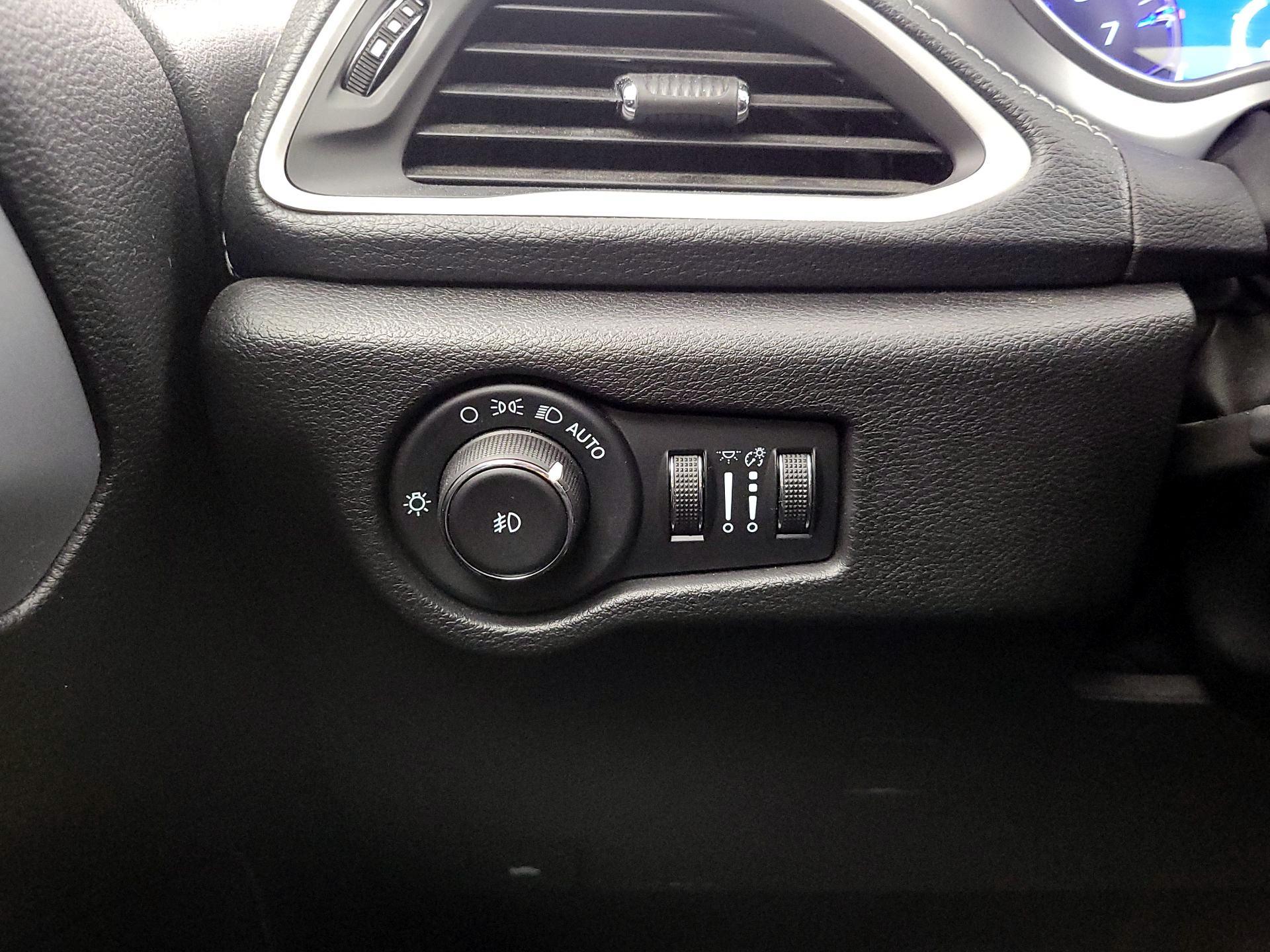 Thumbnail: 2021 Chrysler Pacifica - 13