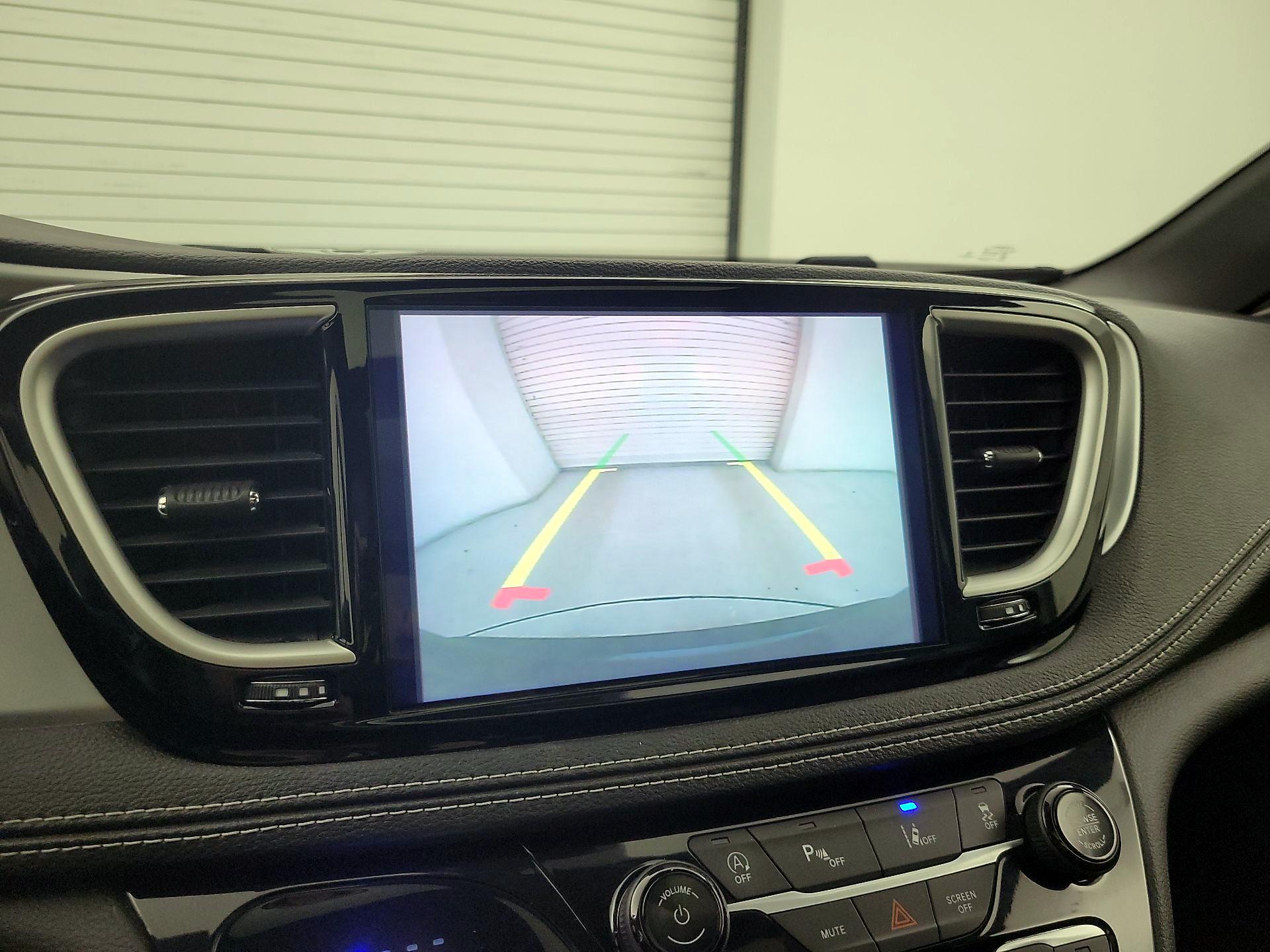 Thumbnail: 2021 Chrysler Pacifica - 14