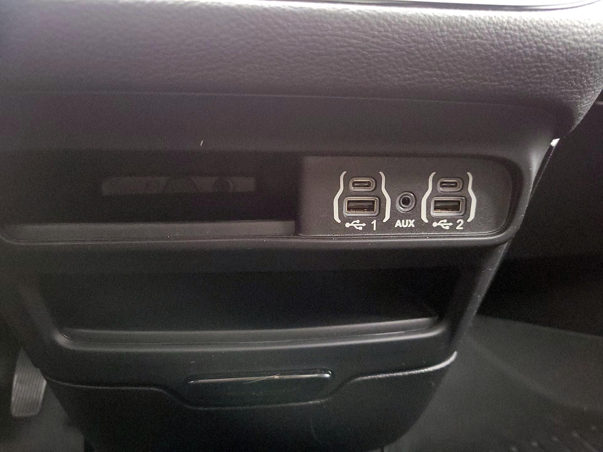 Thumbnail: 2021 Chrysler Pacifica - 18