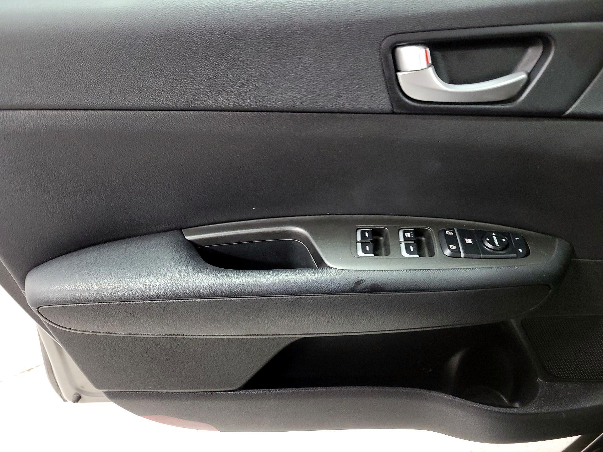 Thumbnail: 2018 Kia Optima - 12