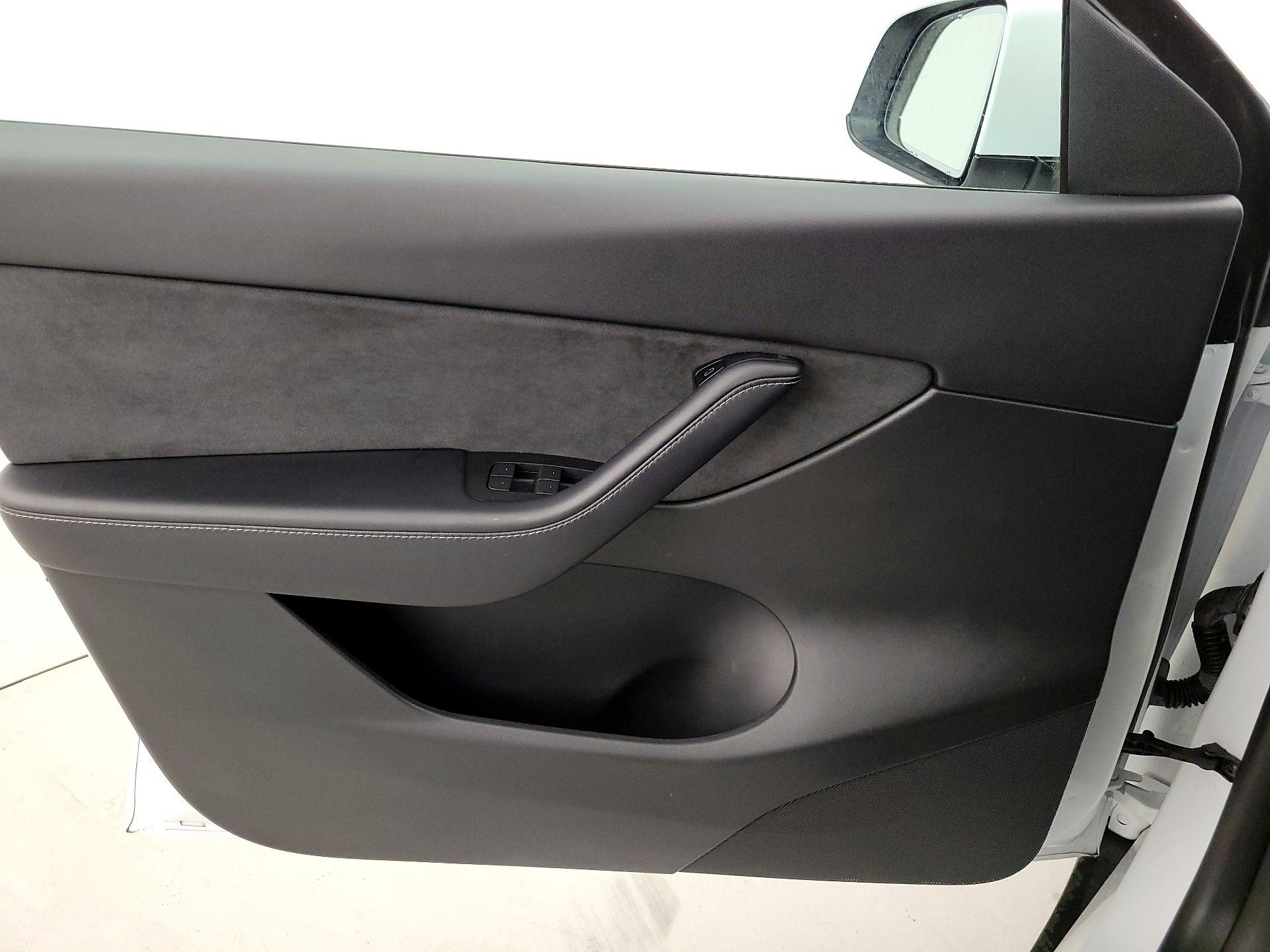 Thumbnail: 2022 Tesla Model Y - 12
