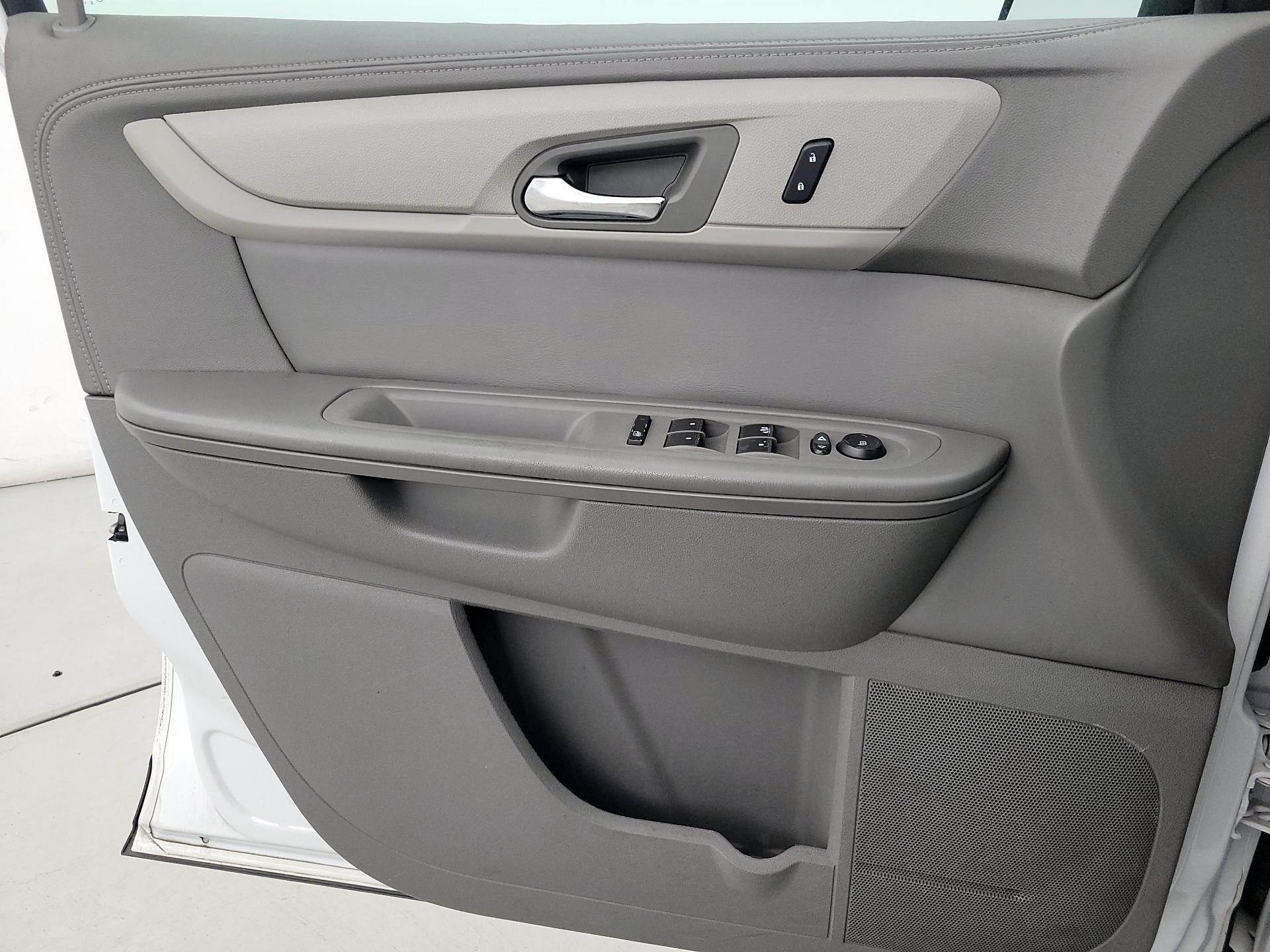 Thumbnail: 2017 Chevrolet Traverse - 12