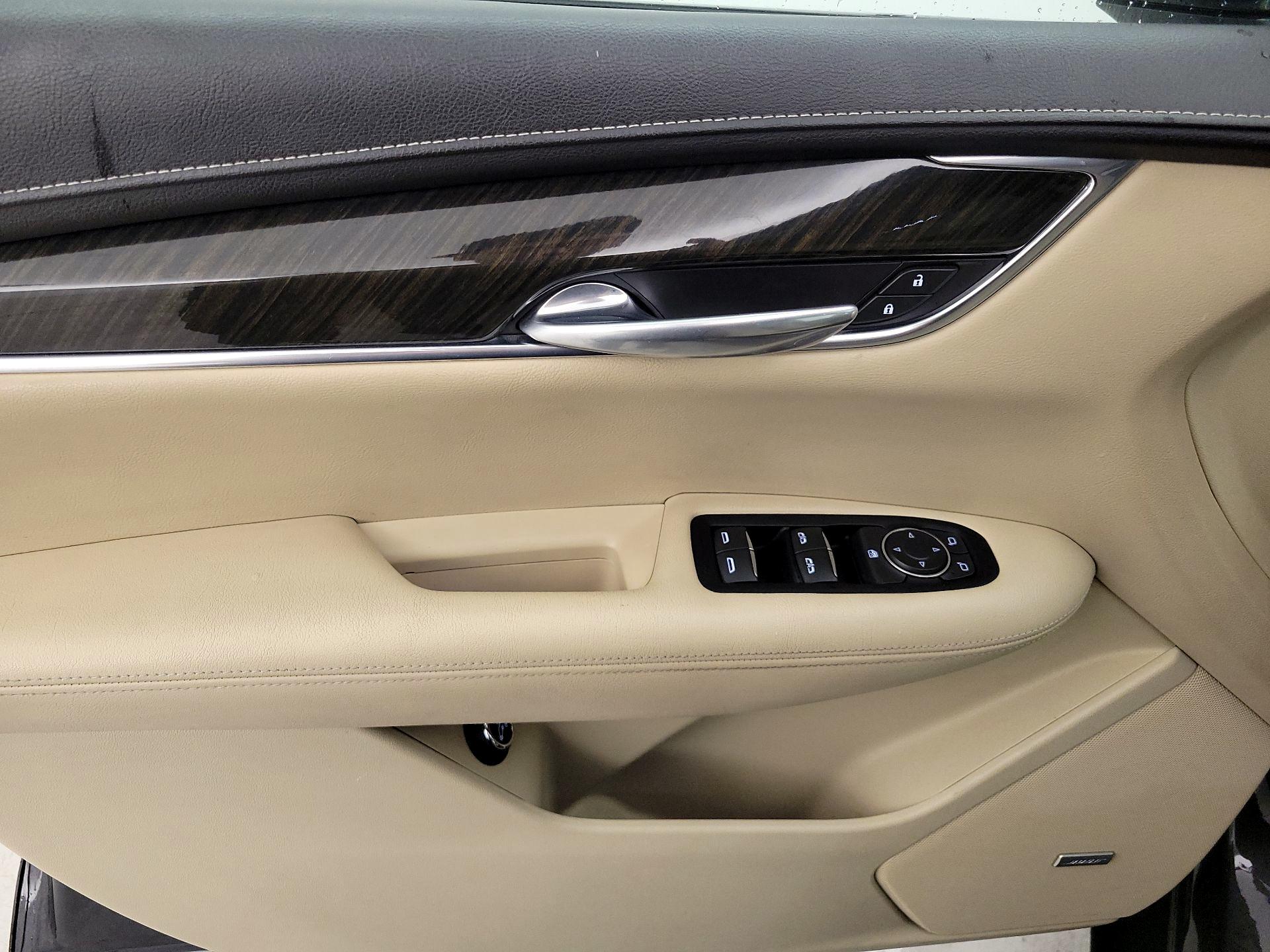 Thumbnail: 2019 Cadillac XT5 - 12