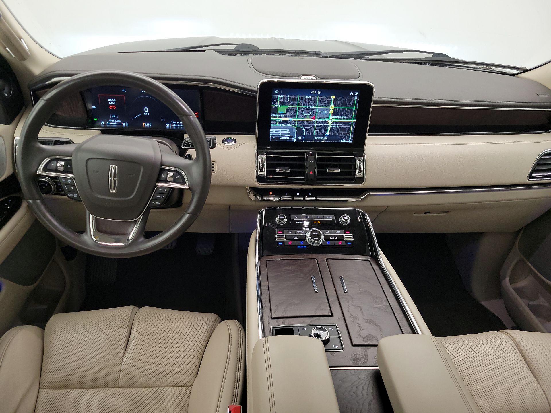 Thumbnail: 2021 Lincoln Navigator L - 9