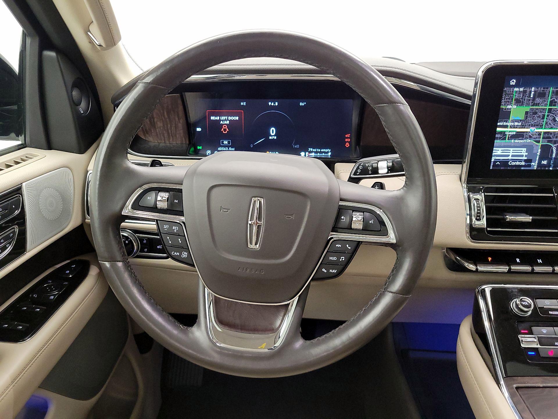 Thumbnail: 2021 Lincoln Navigator L - 10