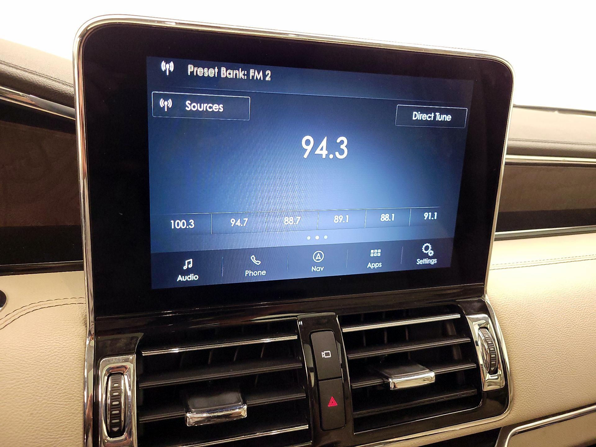 Thumbnail: 2021 Lincoln Navigator L - 16