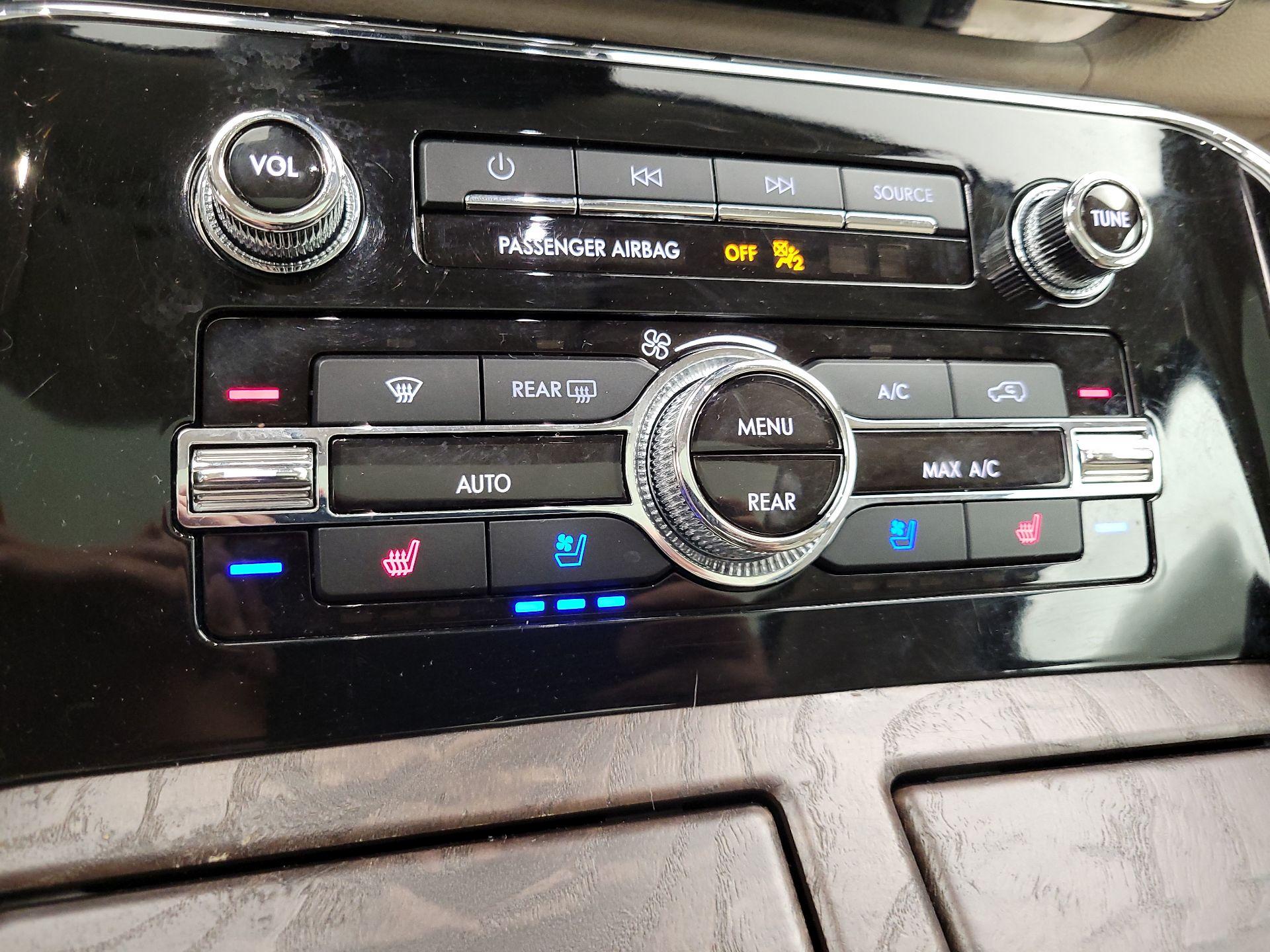 Thumbnail: 2021 Lincoln Navigator L - 17