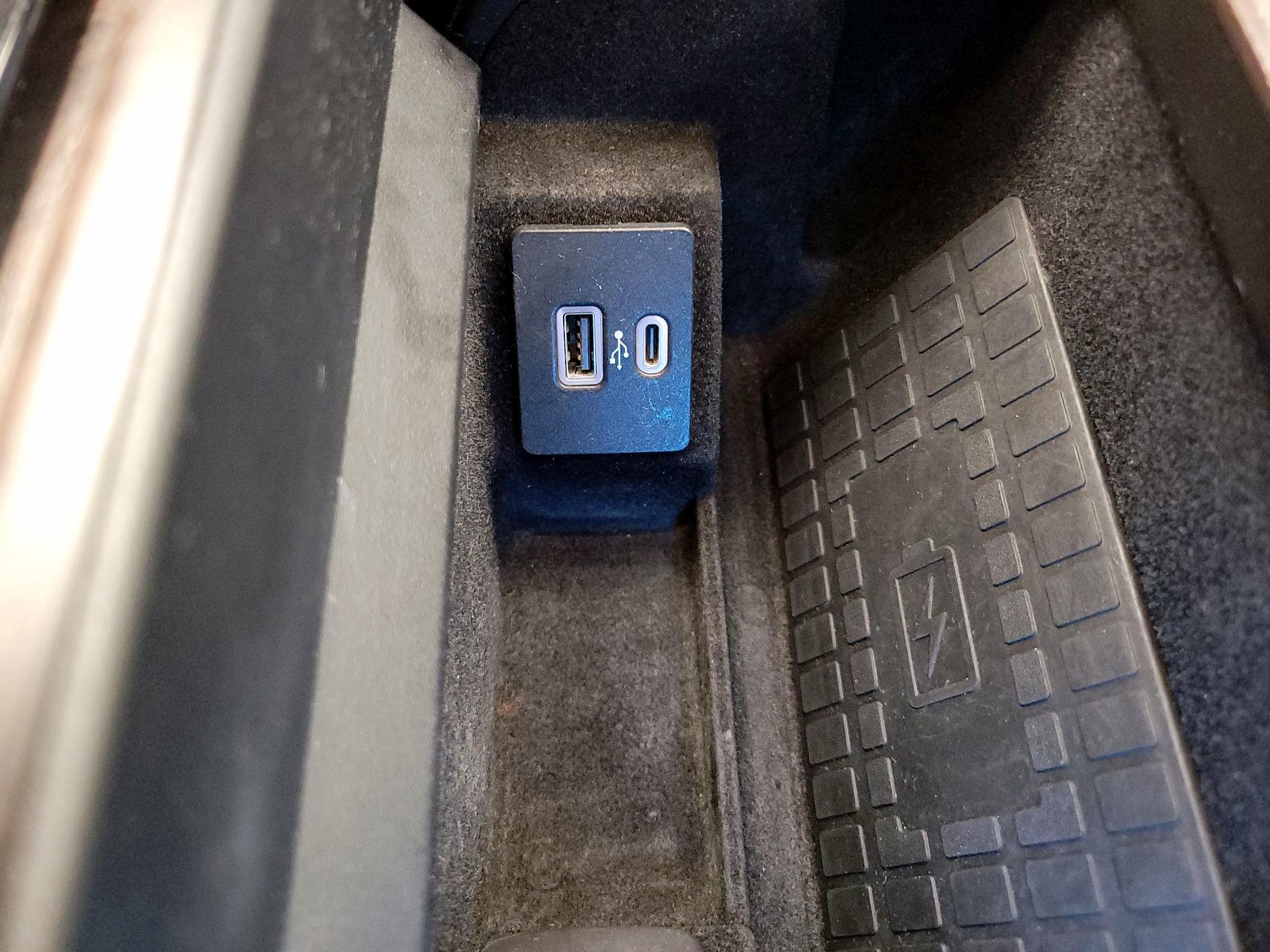 Thumbnail: 2021 Lincoln Navigator L - 19