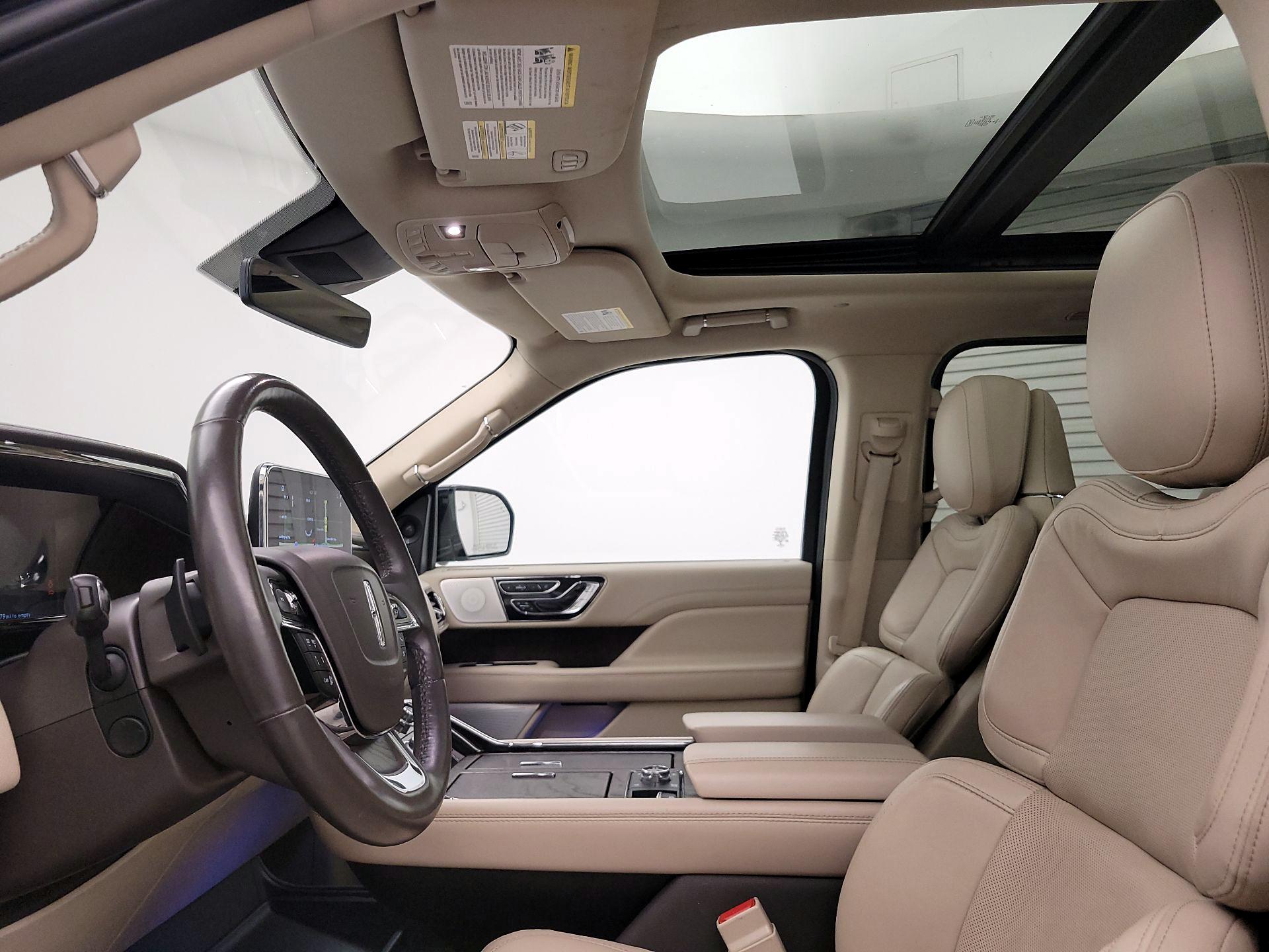 Thumbnail: 2021 Lincoln Navigator L - 20