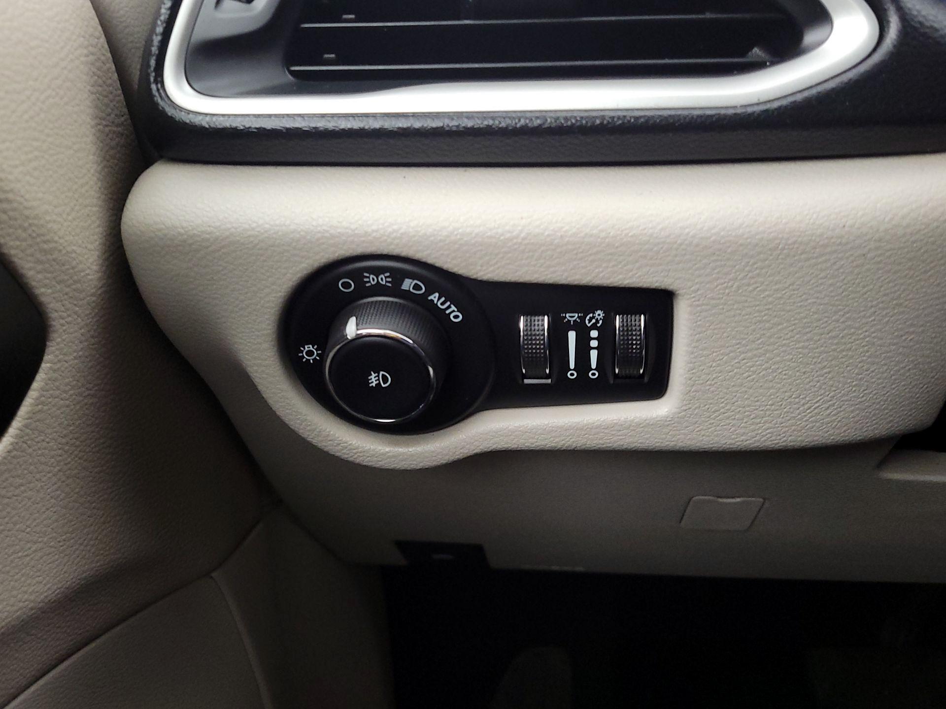 Thumbnail: 2021 Chrysler Pacifica - 13