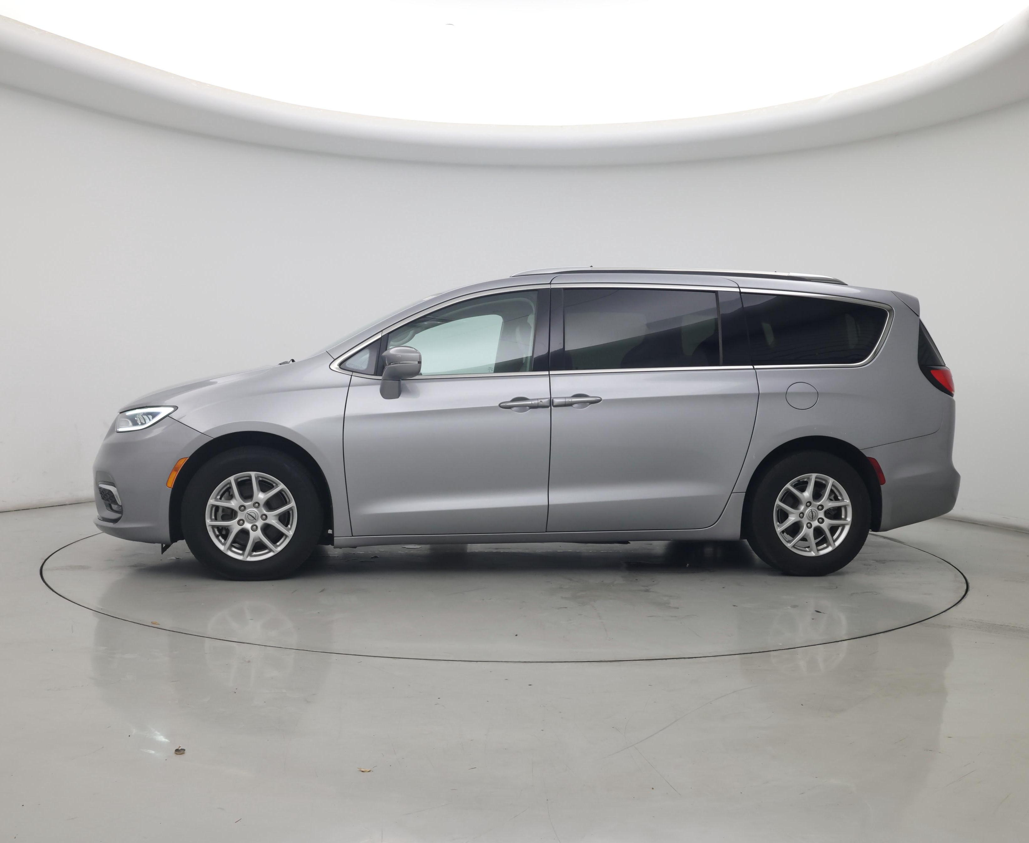 Thumbnail: 2021 Chrysler Pacifica - 3