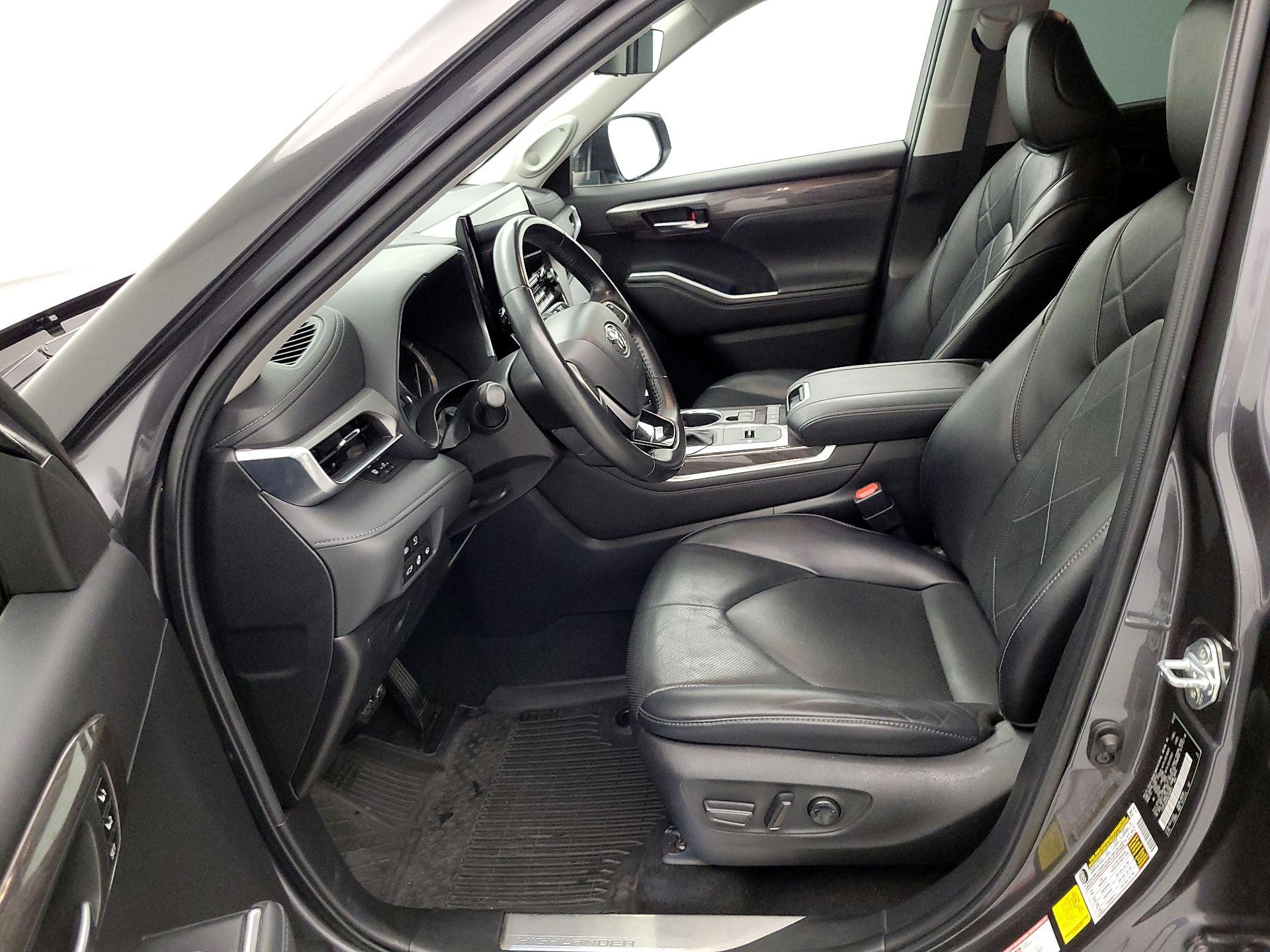 Thumbnail: 2022 Toyota Highlander - 11