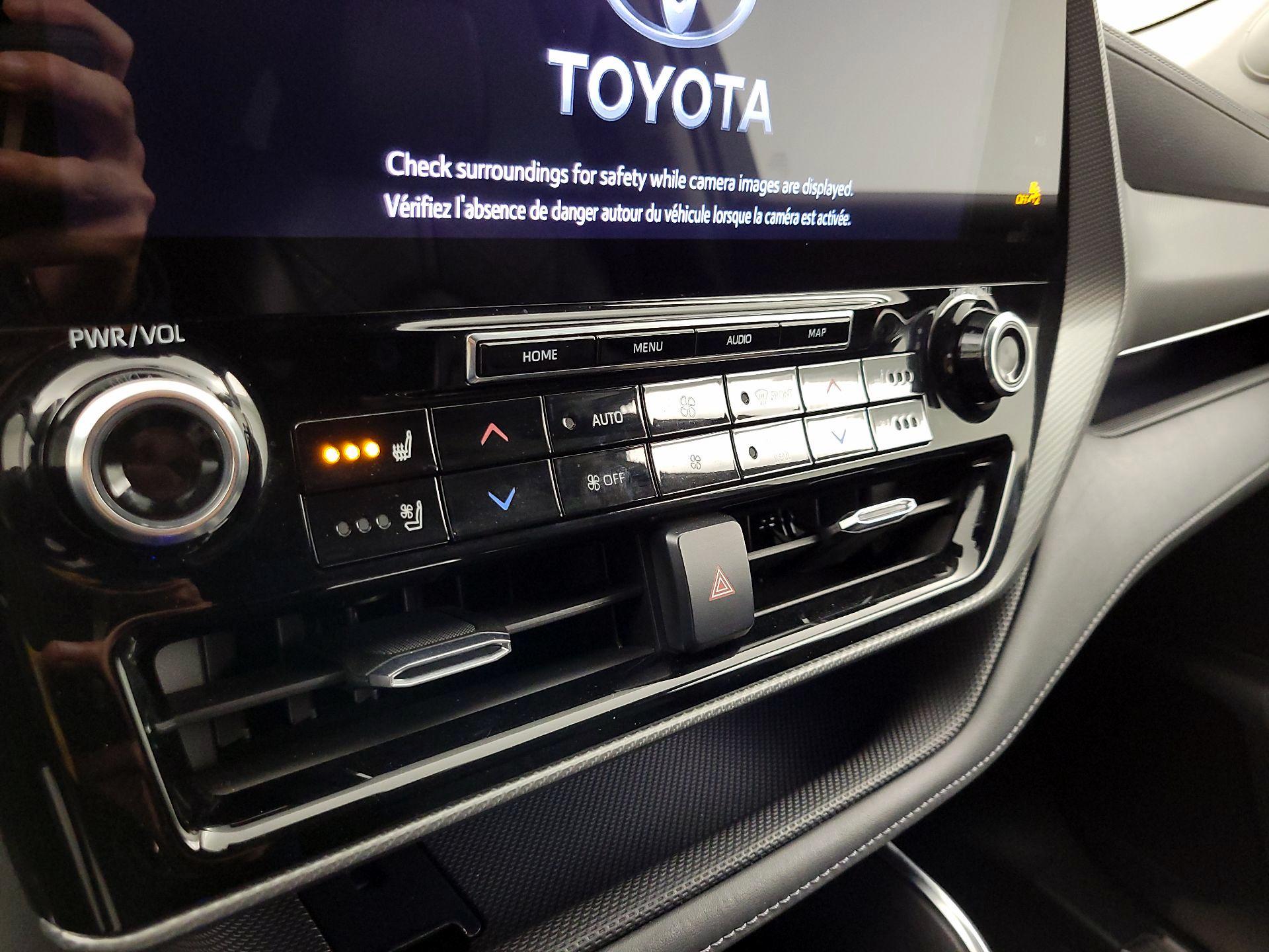 Thumbnail: 2022 Toyota Highlander - 16