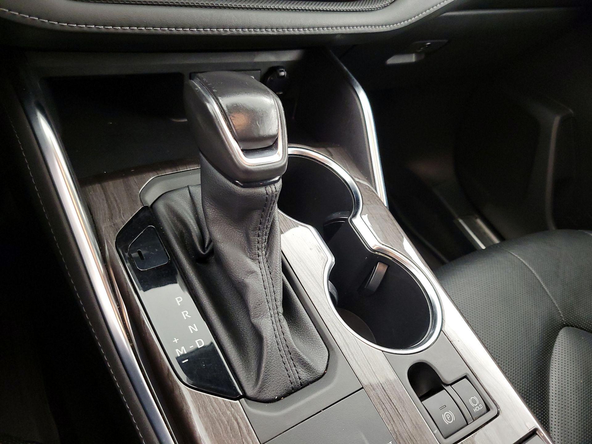 Thumbnail: 2022 Toyota Highlander - 17