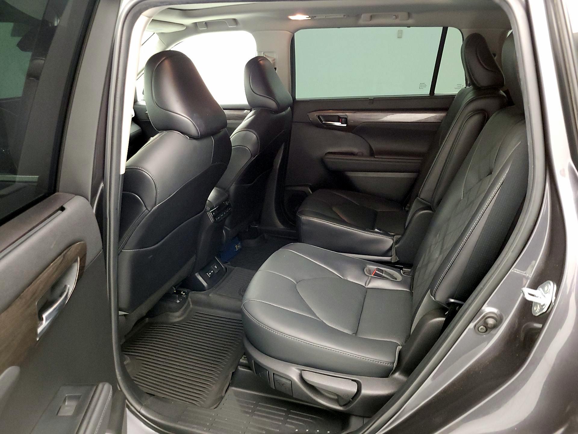 Thumbnail: 2022 Toyota Highlander - 18