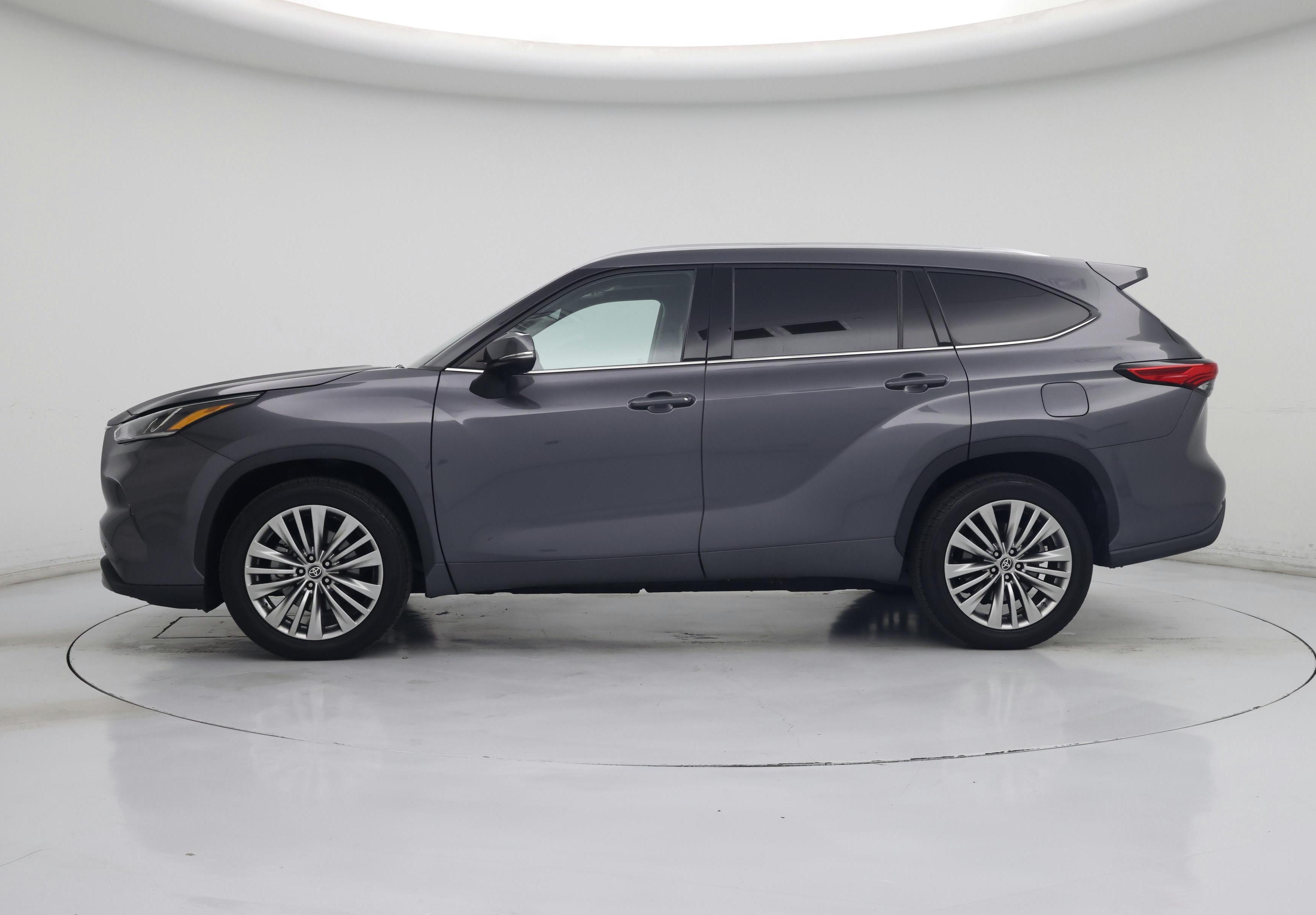 Thumbnail: 2022 Toyota Highlander - 3