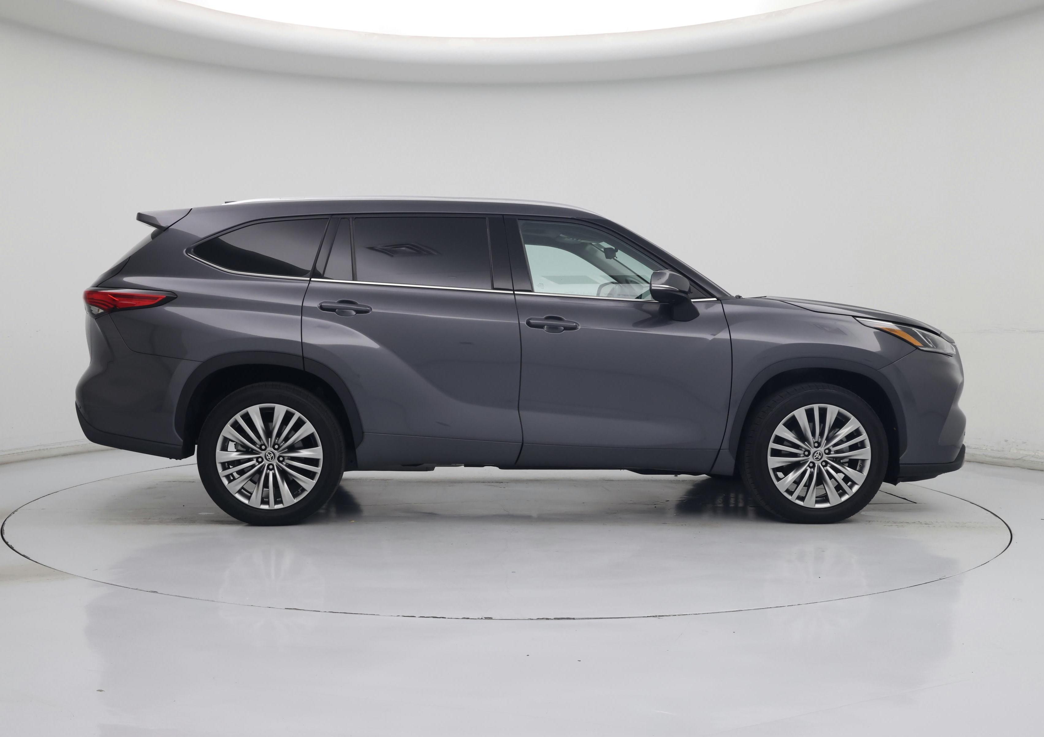 Thumbnail: 2022 Toyota Highlander - 7