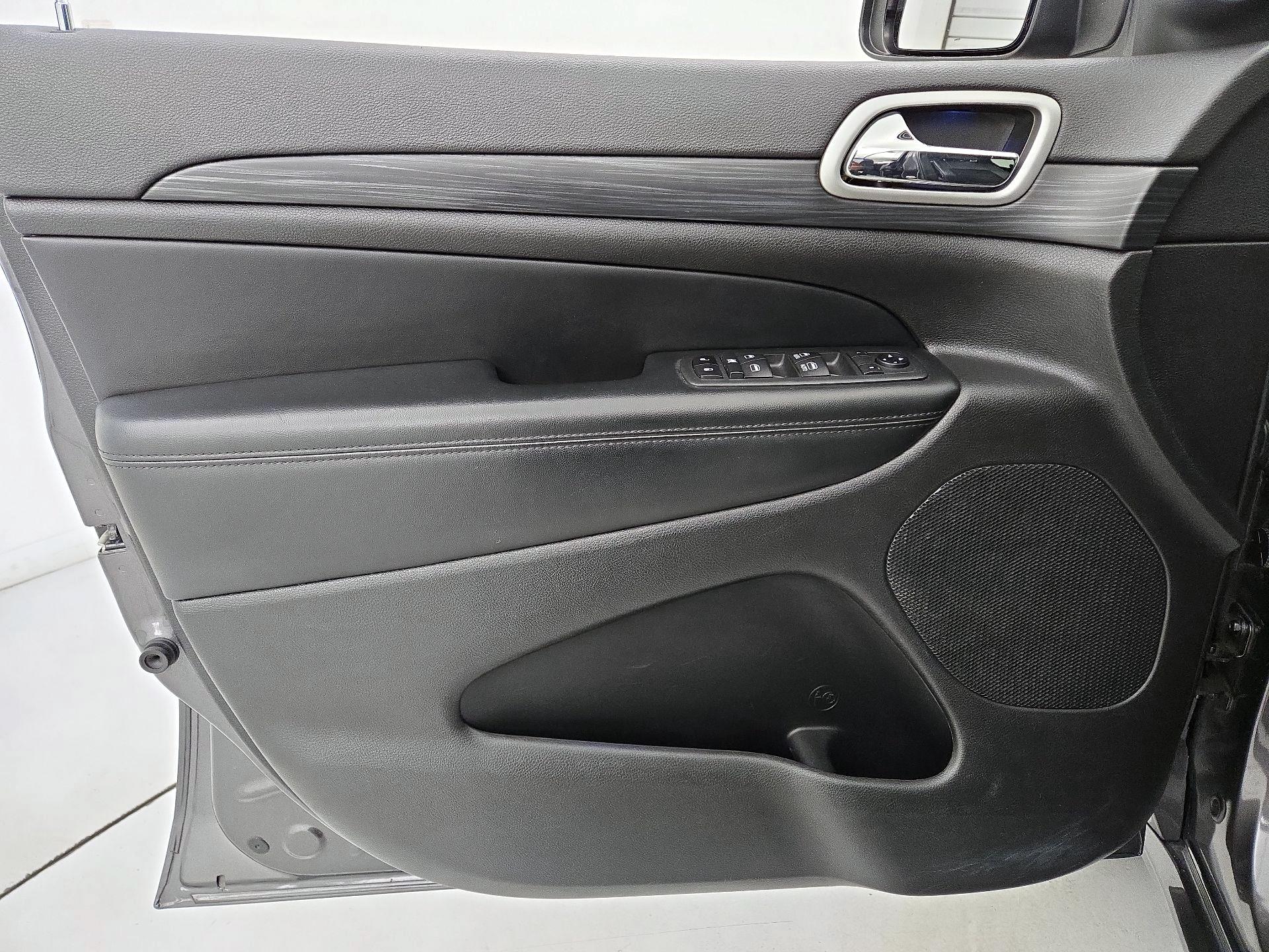 Thumbnail: 2020 Jeep Grand Cherokee - 12