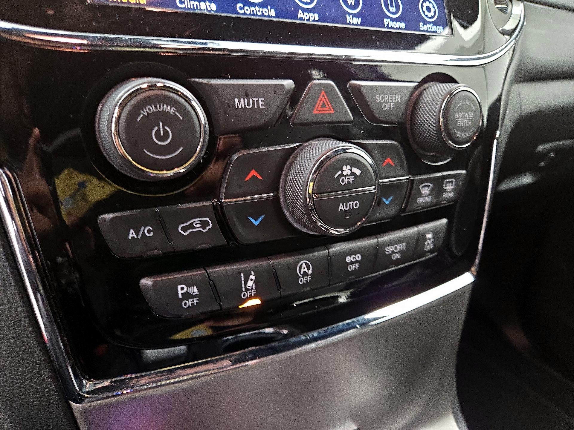 Thumbnail: 2020 Jeep Grand Cherokee - 16