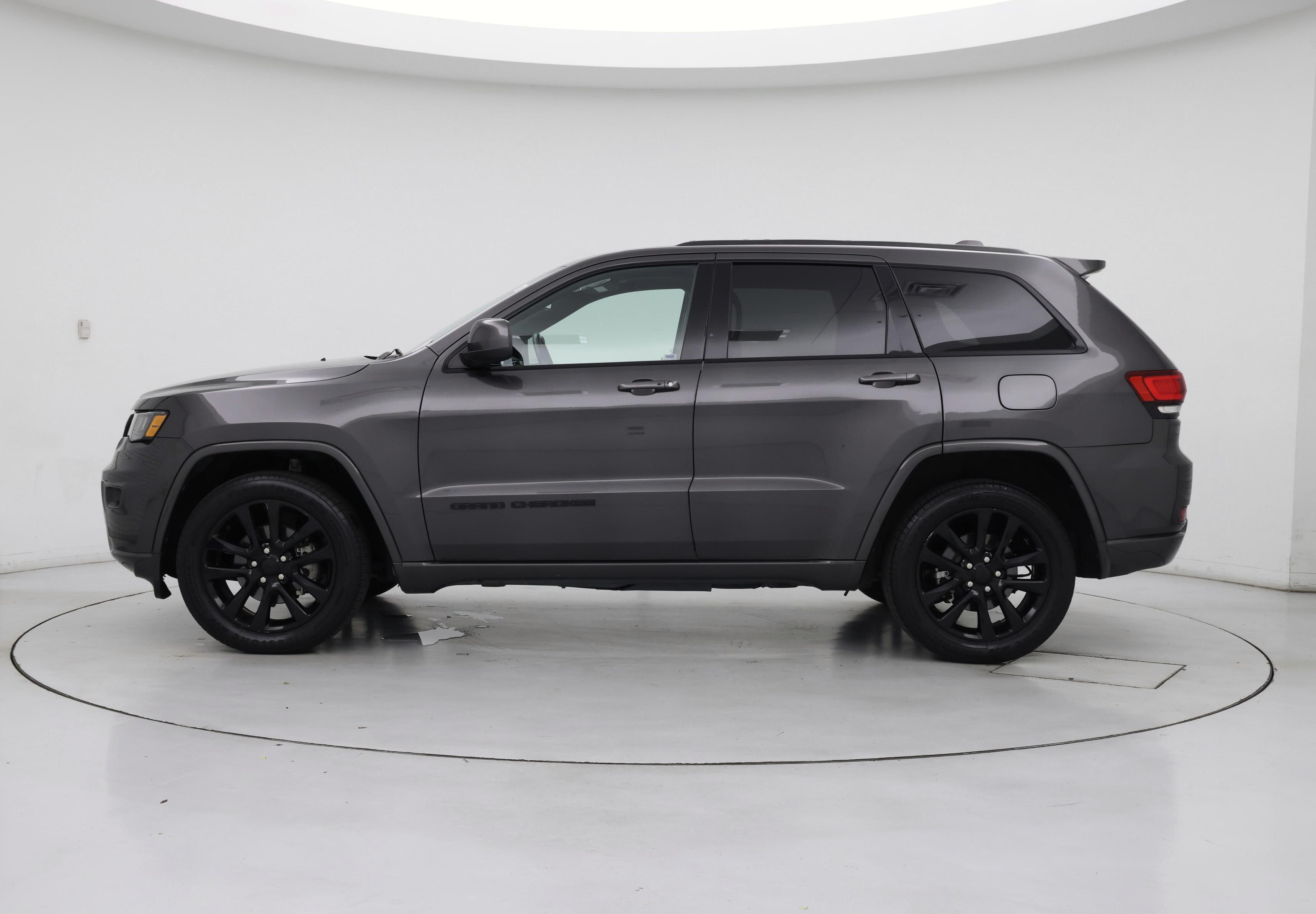 Thumbnail: 2020 Jeep Grand Cherokee - 3
