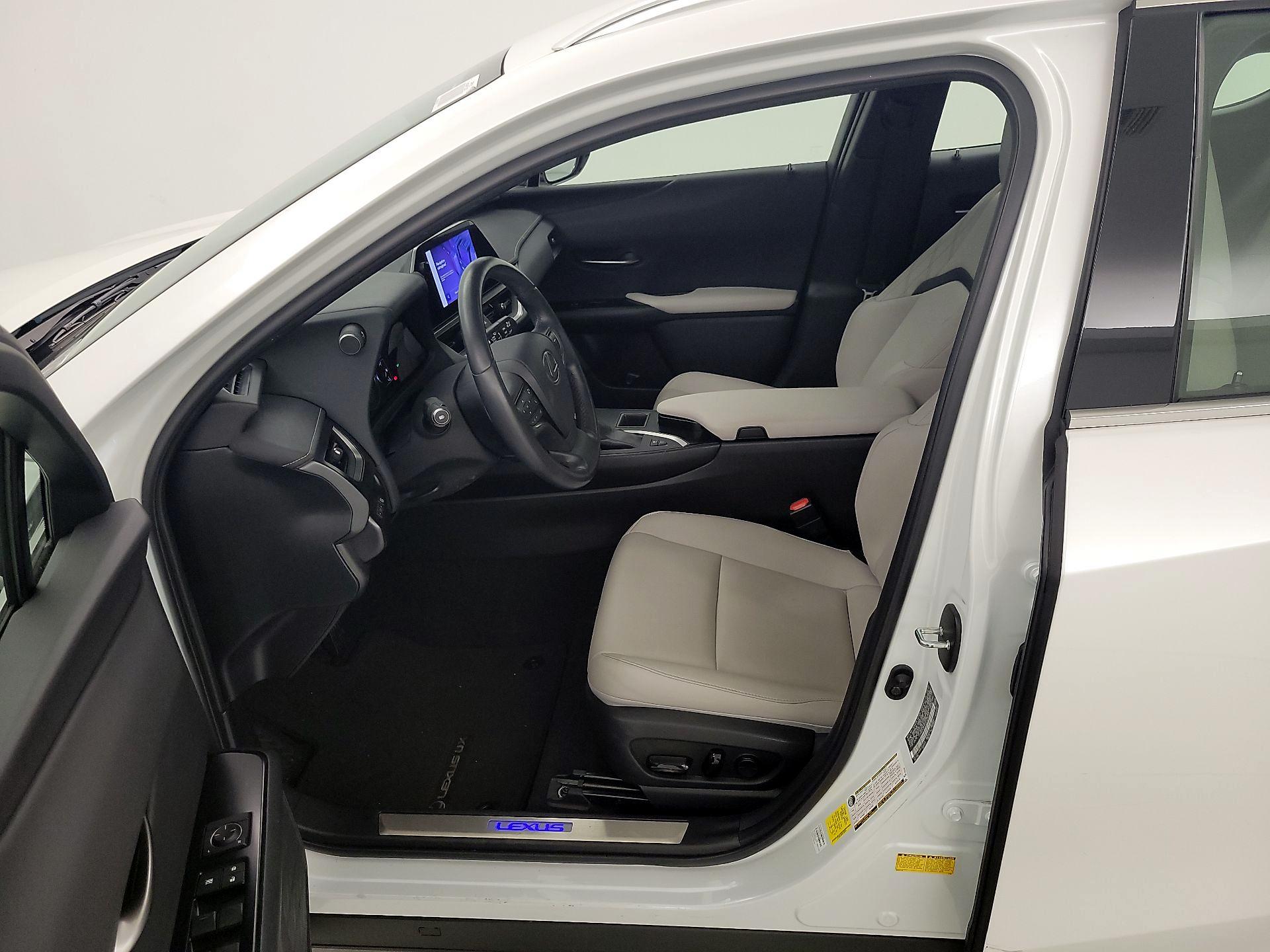 Thumbnail: 2023 Lexus UX - 11