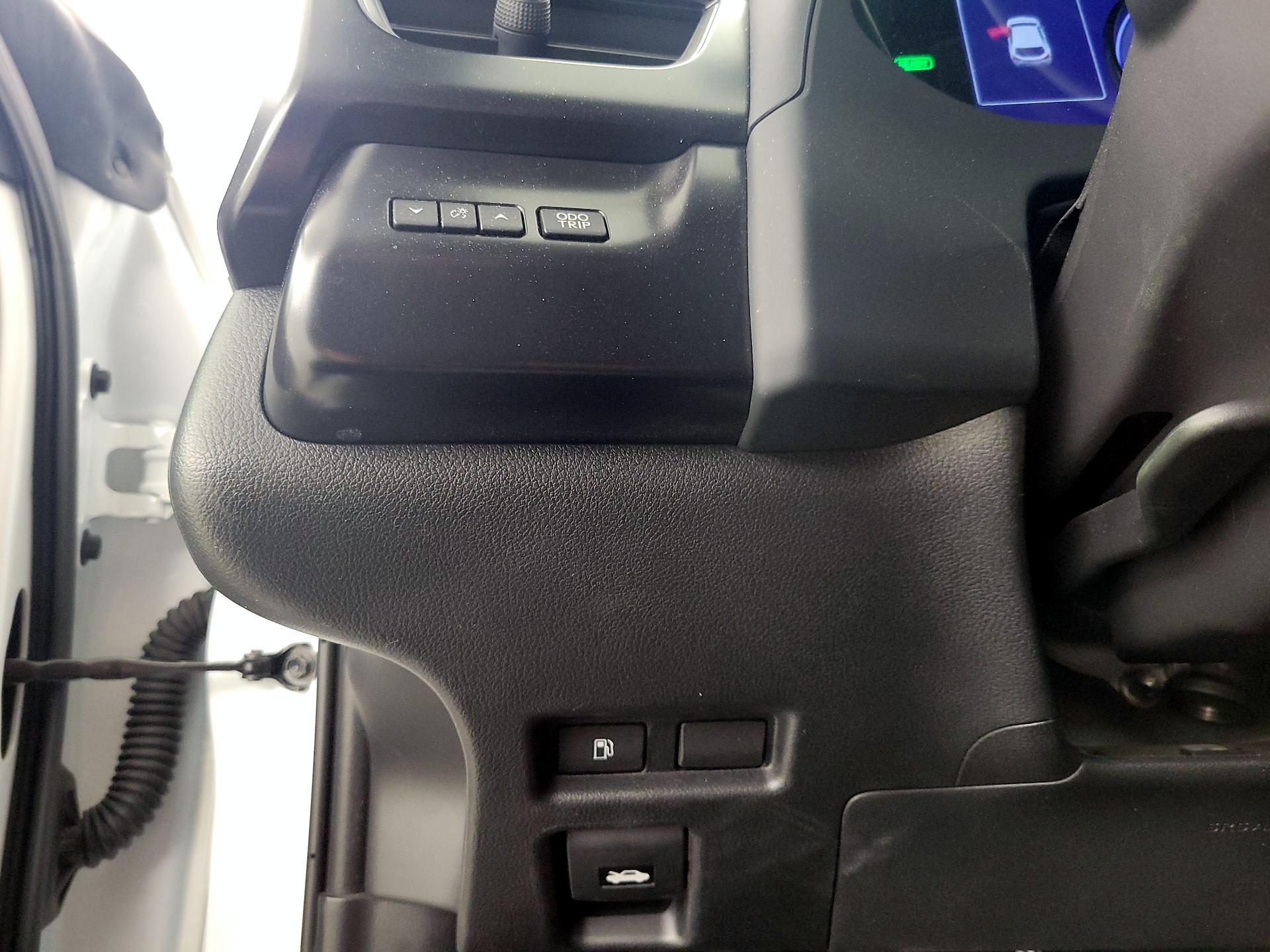 Thumbnail: 2023 Lexus UX - 13