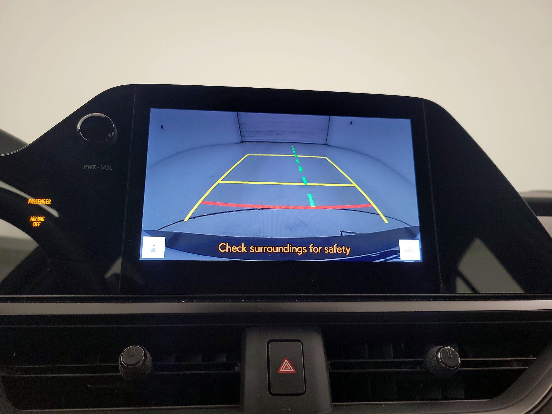 Thumbnail: 2023 Lexus UX - 14