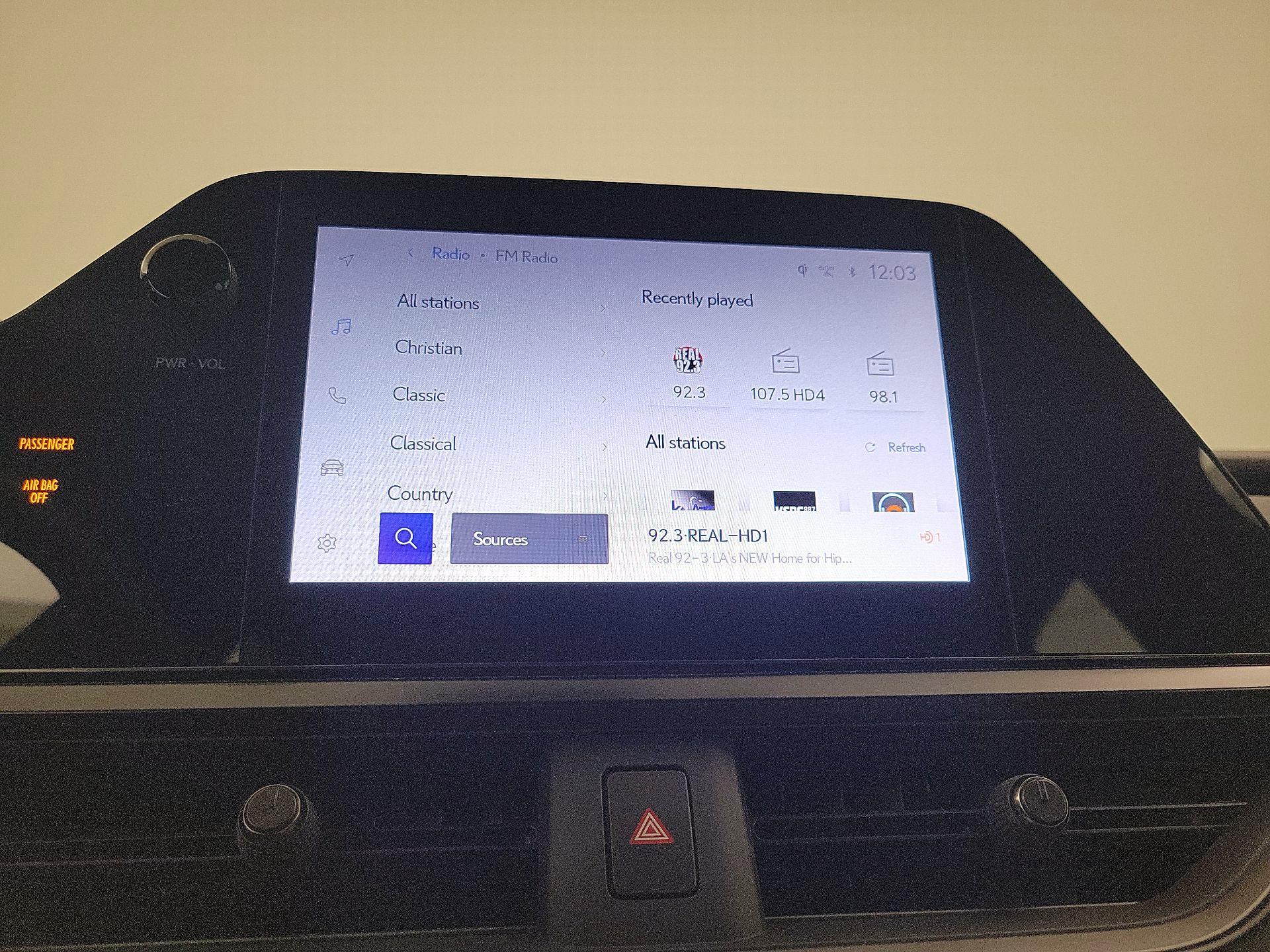 Thumbnail: 2023 Lexus UX - 15