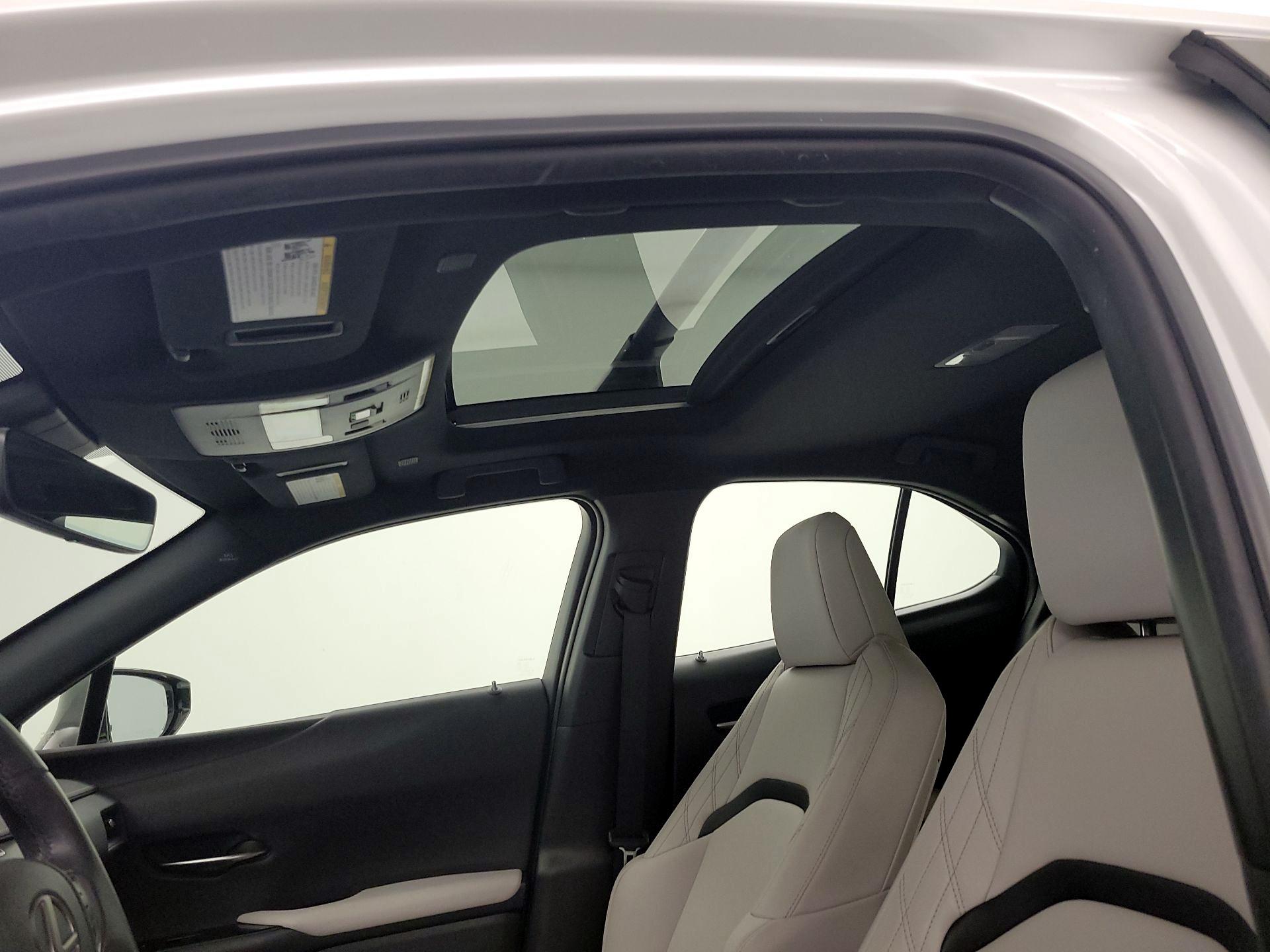 Thumbnail: 2023 Lexus UX - 19