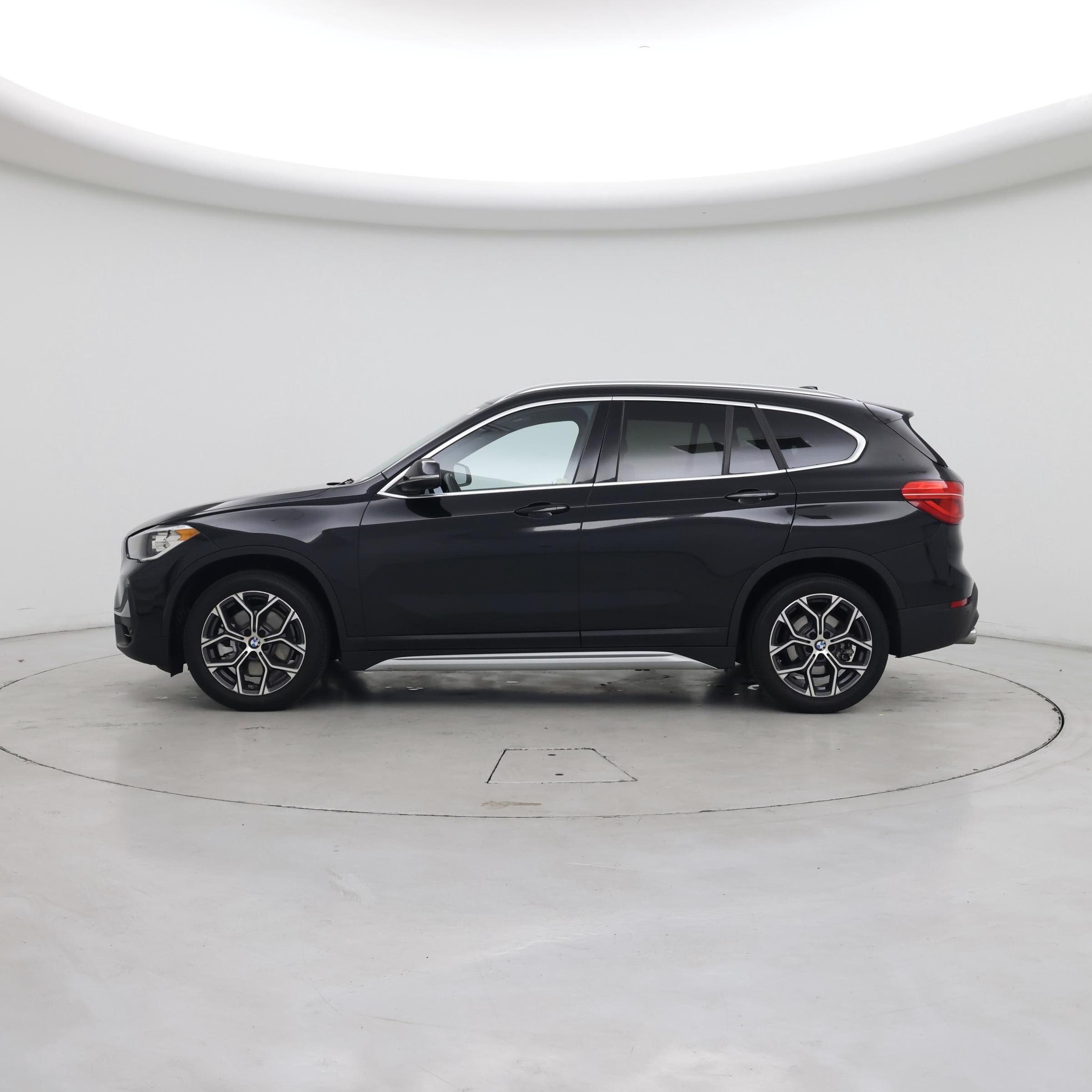 Thumbnail: 2021 BMW X1 - 3