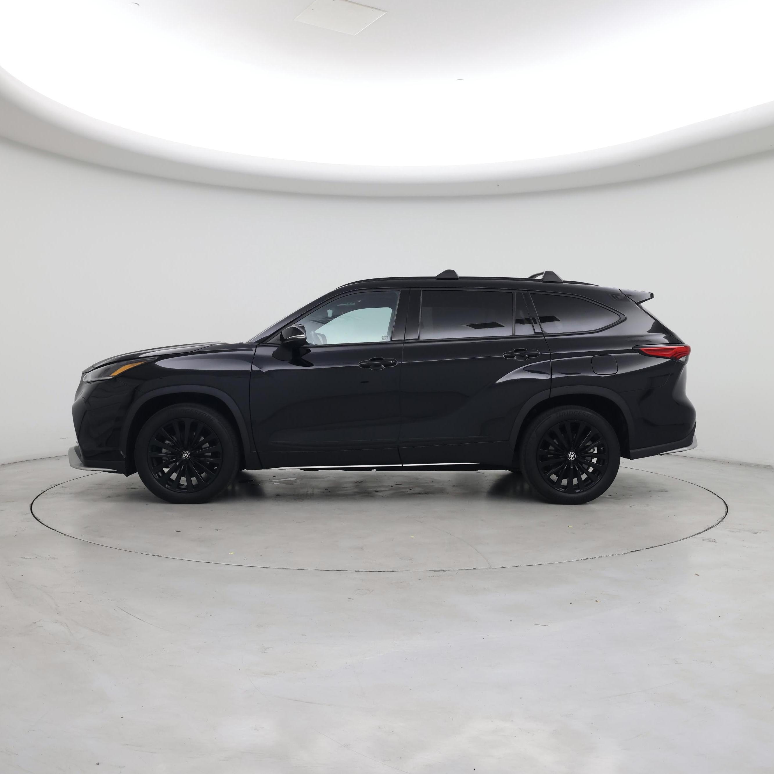 Thumbnail: 2023 Toyota Highlander - 3