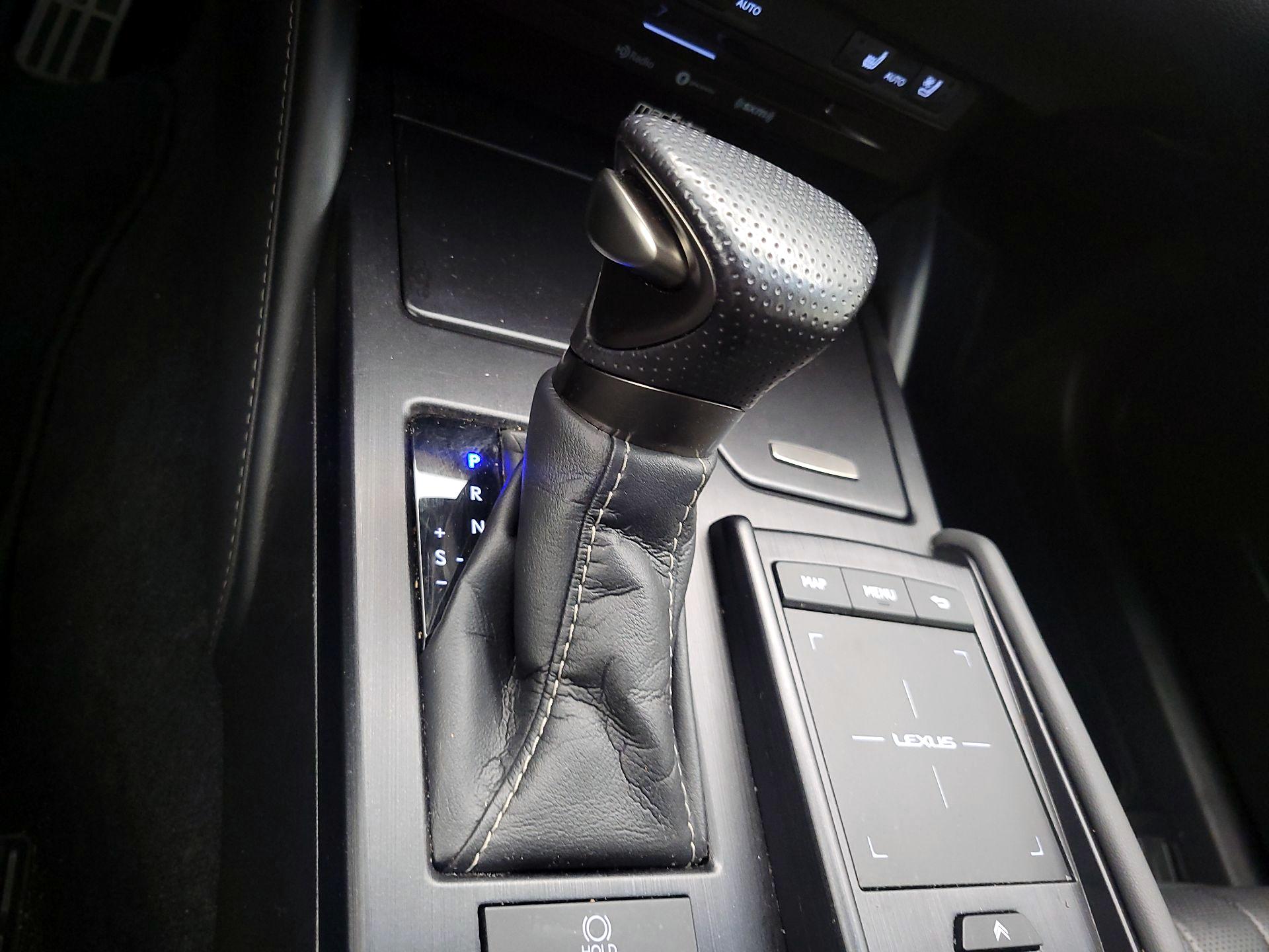 Thumbnail: 2020 Lexus ES - 18