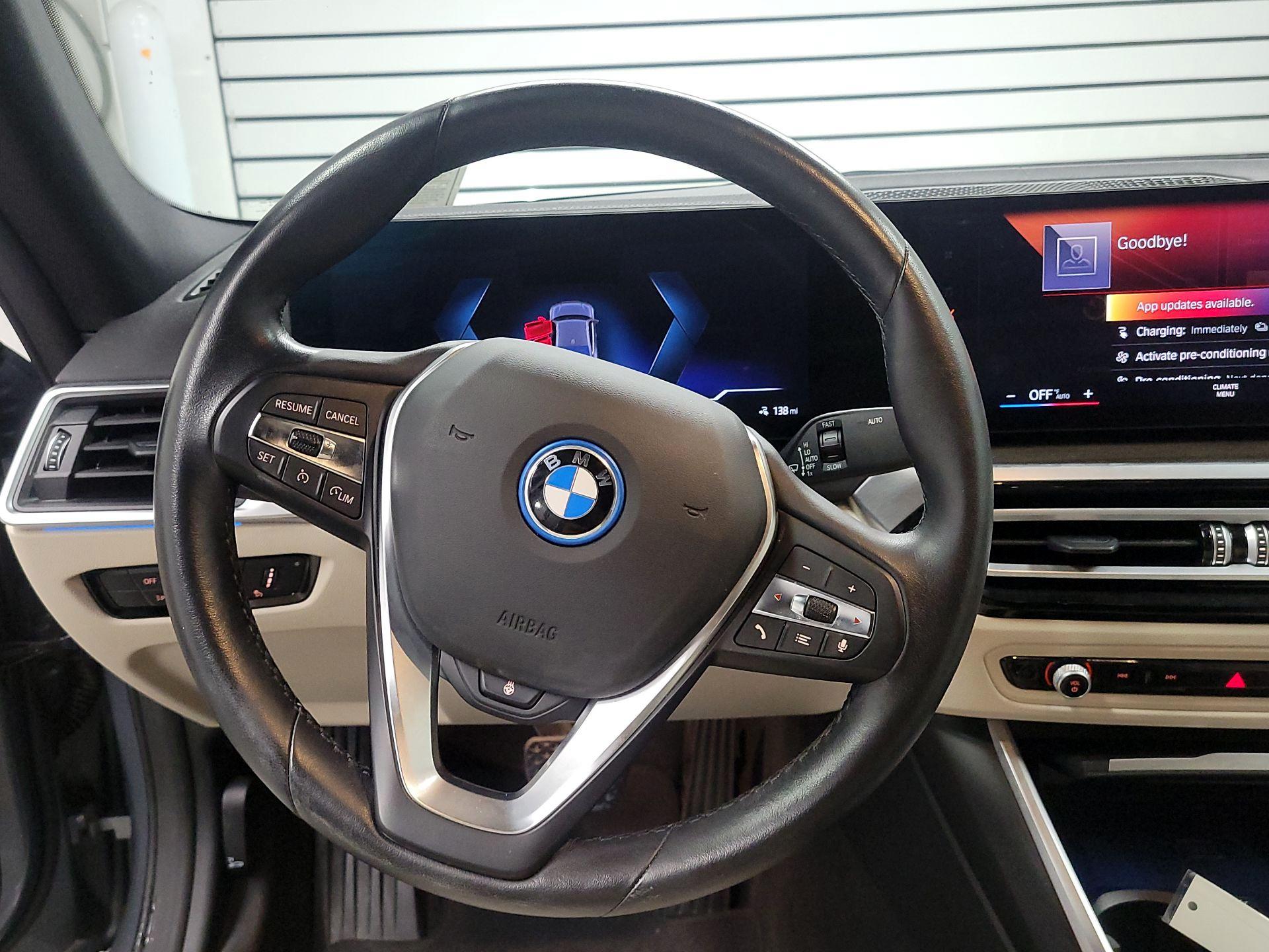 Thumbnail: 2023 BMW i4 - 10
