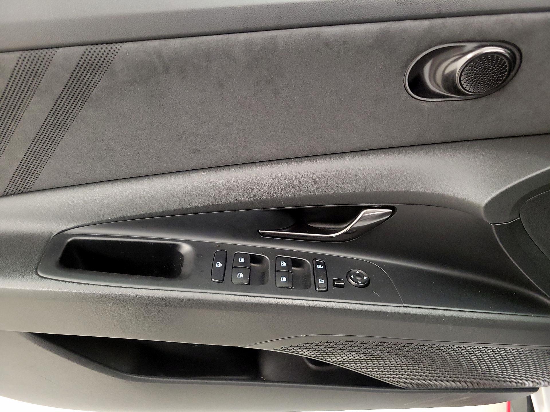 Thumbnail: 2022 Hyundai Elantra - 12