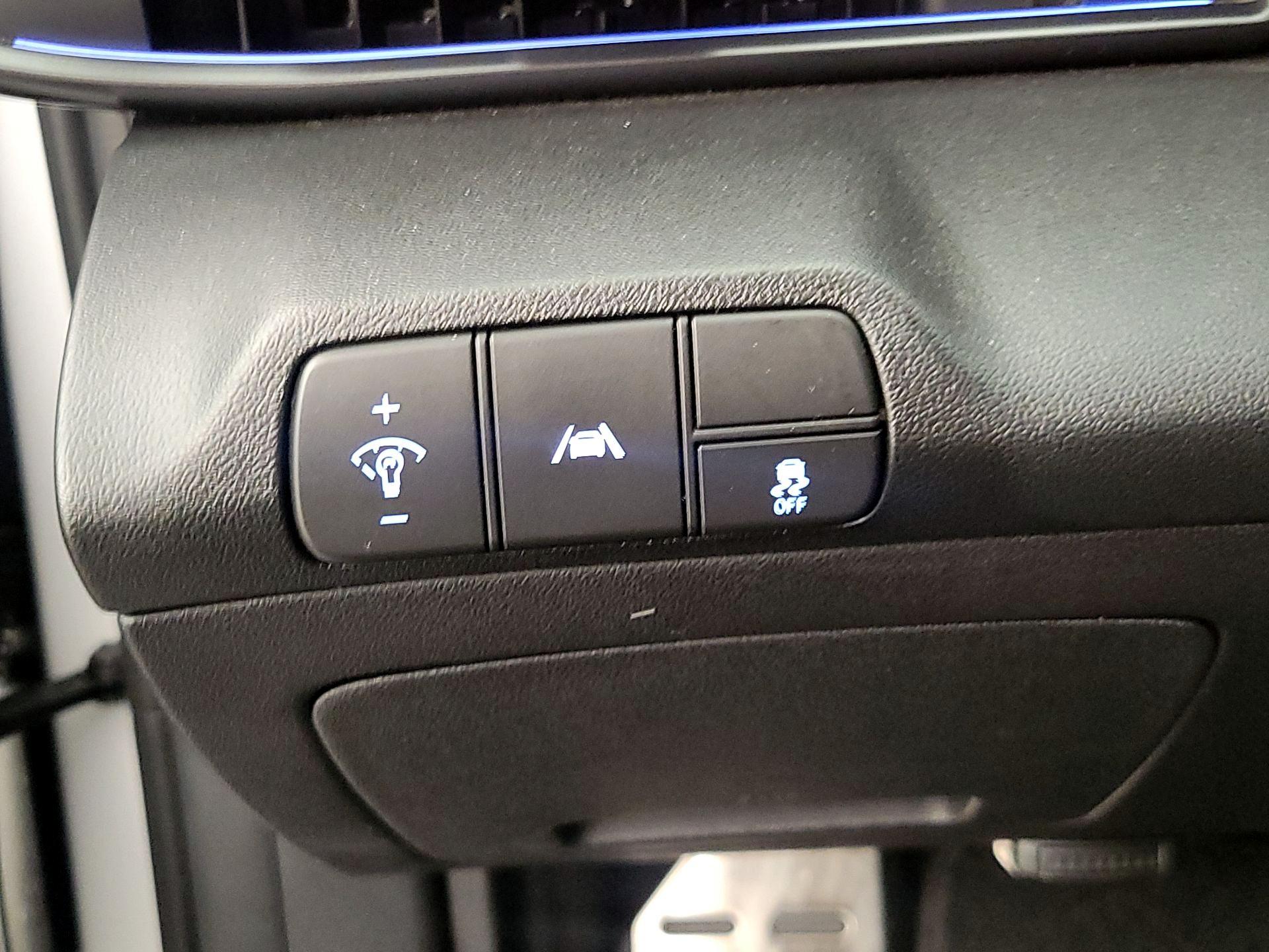 Thumbnail: 2022 Hyundai Elantra - 13