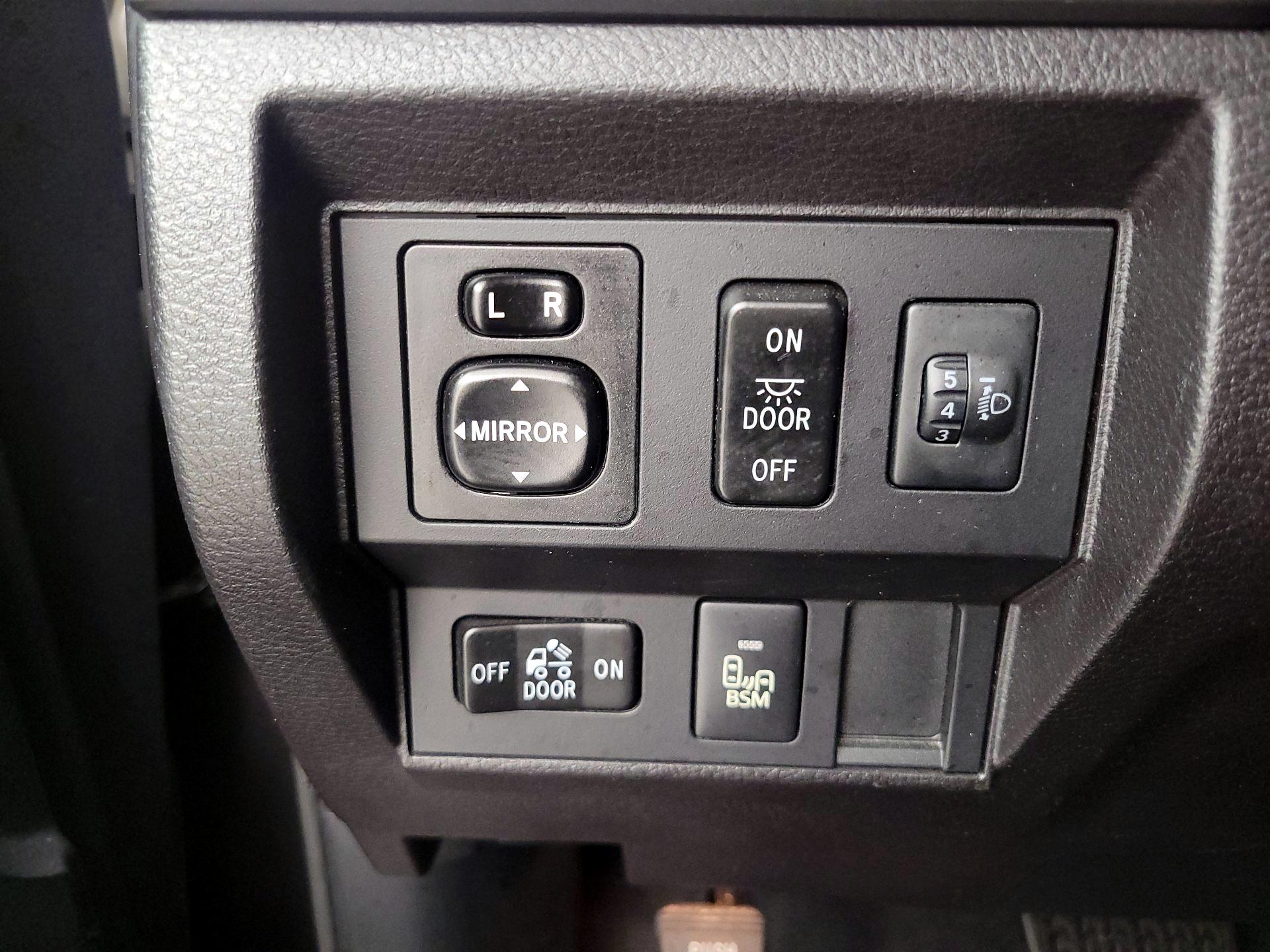 Thumbnail: 2016 Toyota Tundra - 13