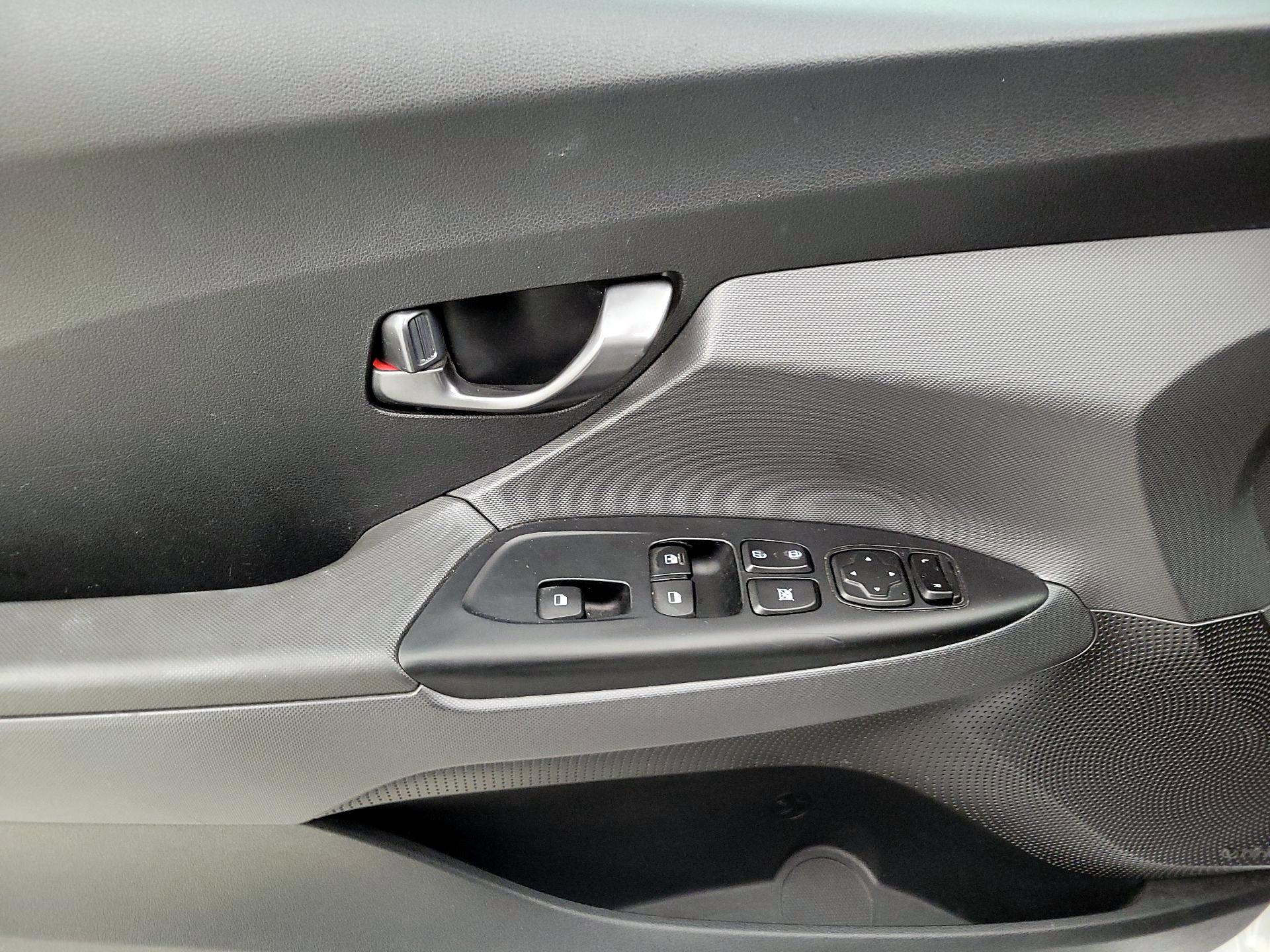 Thumbnail: 2020 Hyundai Veloster - 12