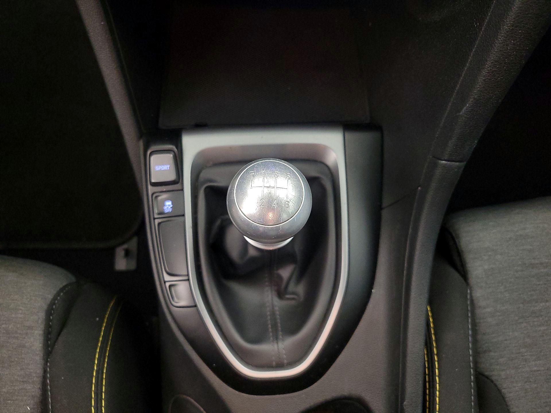 Thumbnail: 2020 Hyundai Veloster - 17