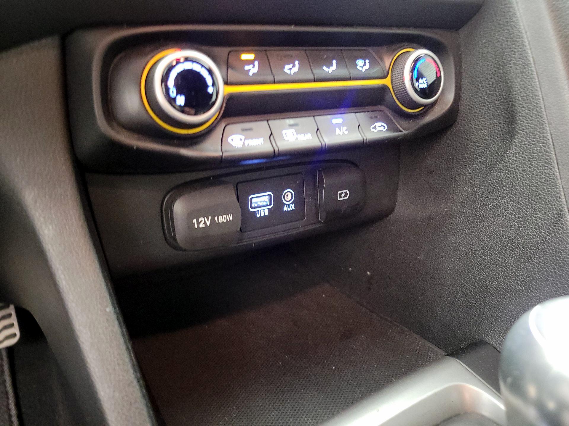 Thumbnail: 2020 Hyundai Veloster - 18