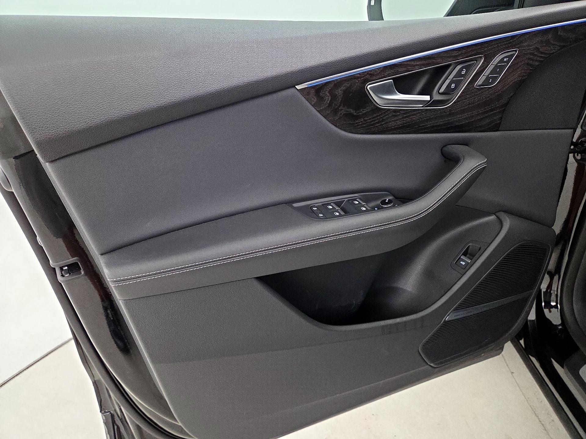 Thumbnail: 2023 Audi Q8 - 12