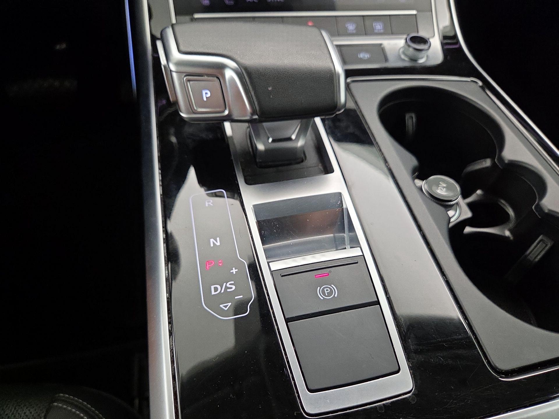 Thumbnail: 2023 Audi Q8 - 18