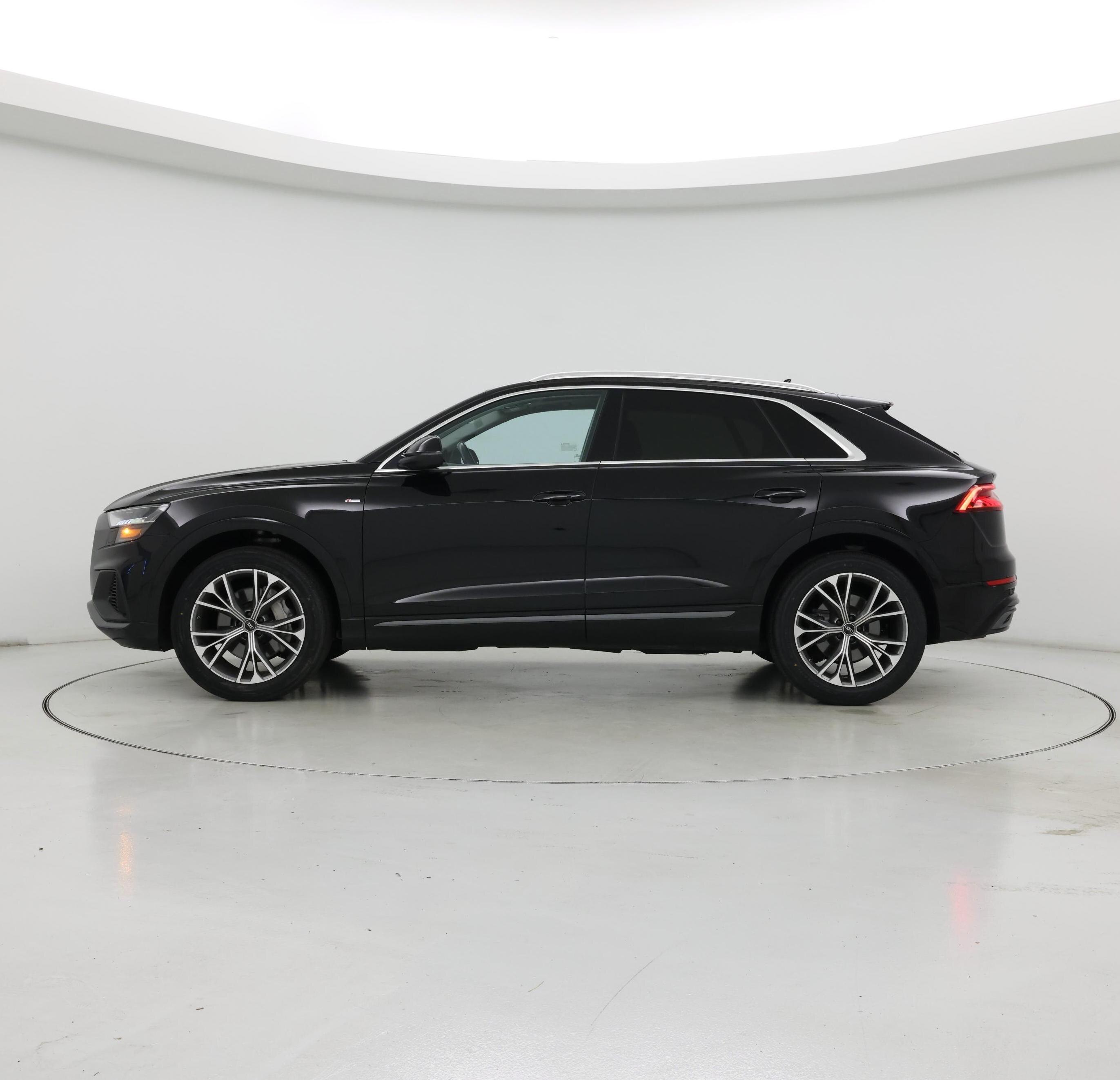 Thumbnail: 2023 Audi Q8 - 3