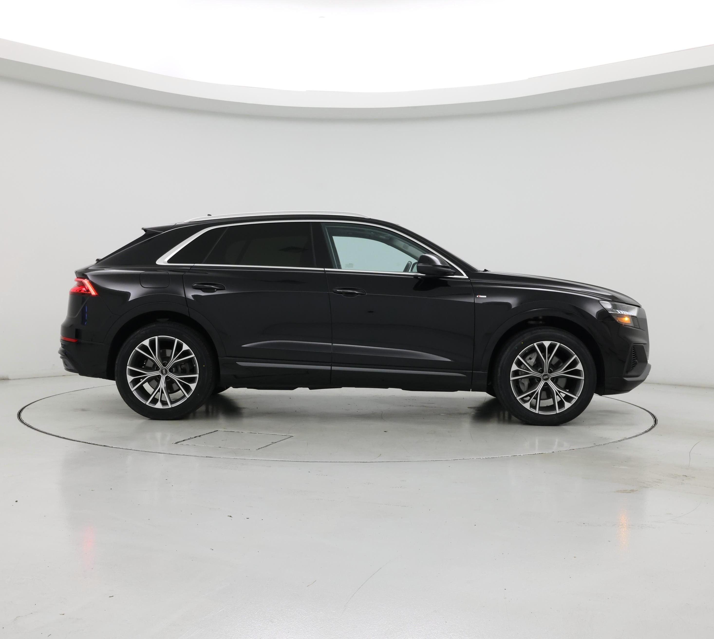 Thumbnail: 2023 Audi Q8 - 7