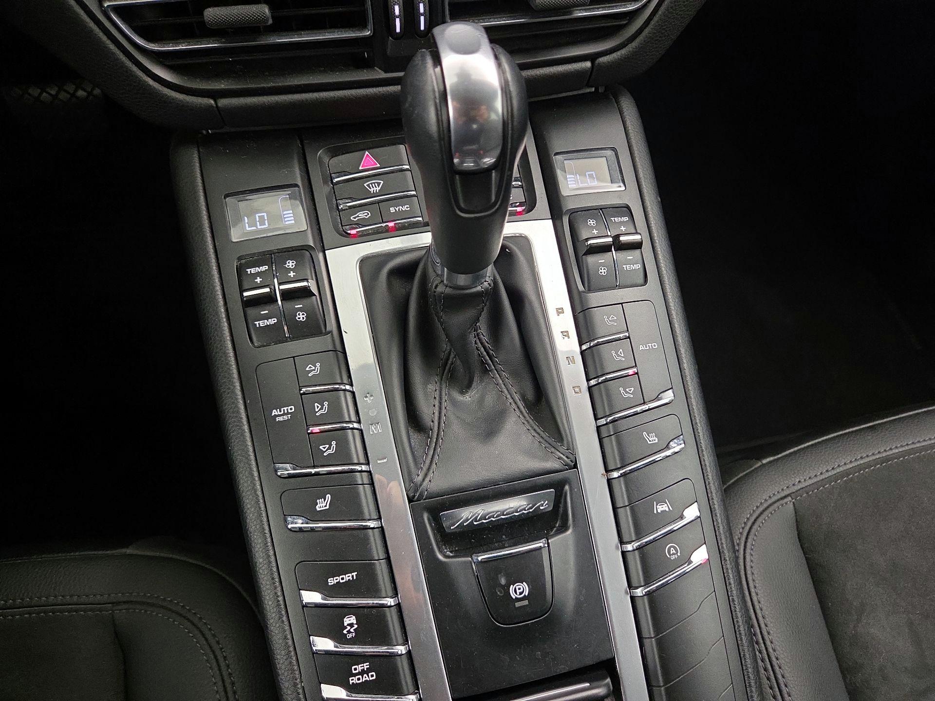 Thumbnail: 2019 Porsche Macan - 17