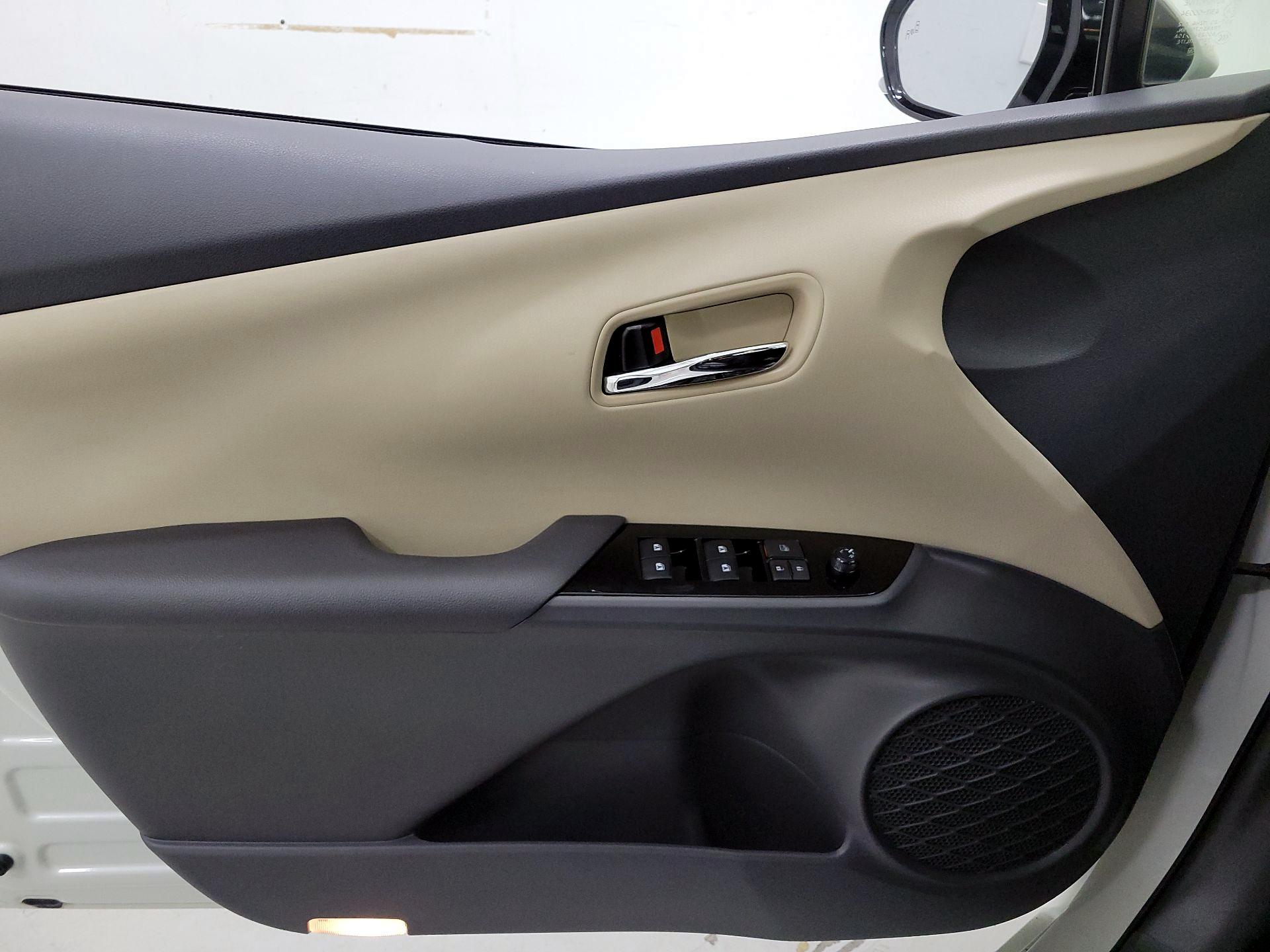 Thumbnail: 2018 Toyota Prius - 12