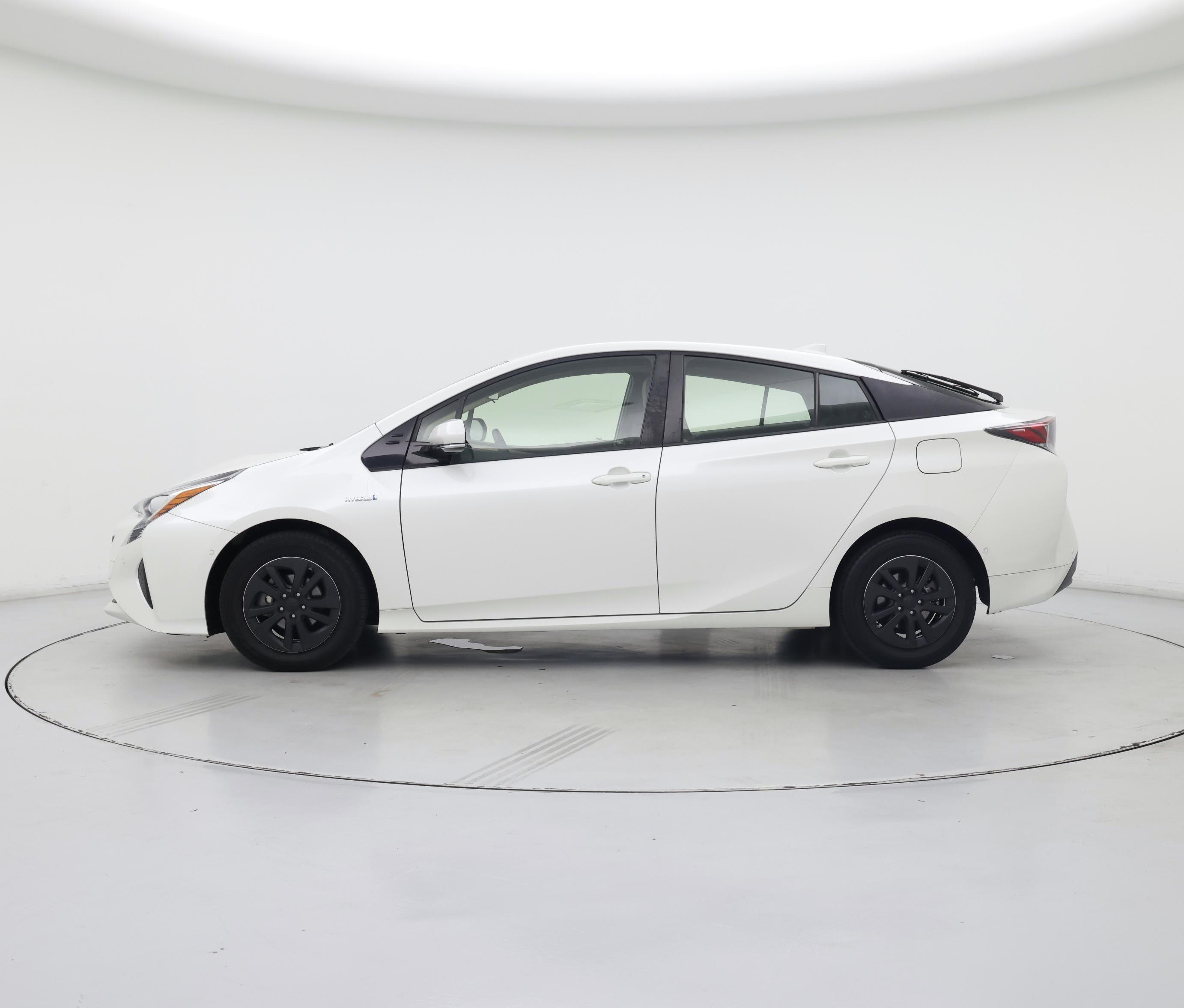 Thumbnail: 2018 Toyota Prius - 3