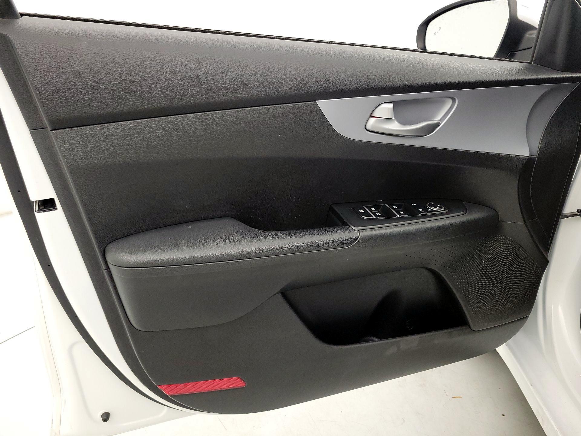 Thumbnail: 2023 Kia Forte - 12