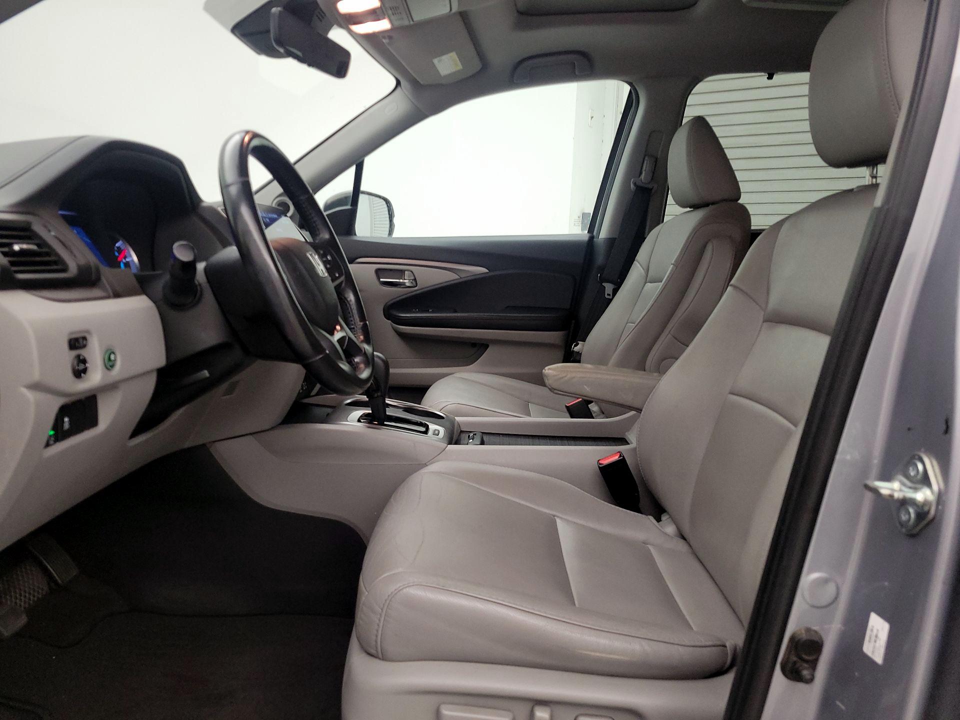 Thumbnail: 2019 Honda Pilot - 11