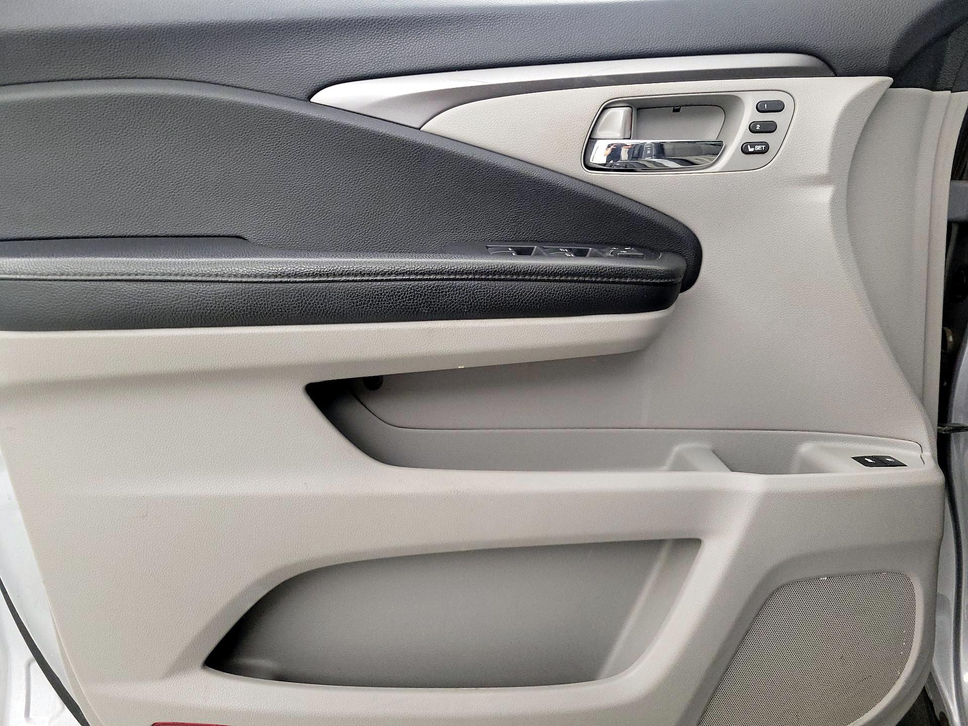 Thumbnail: 2019 Honda Pilot - 12