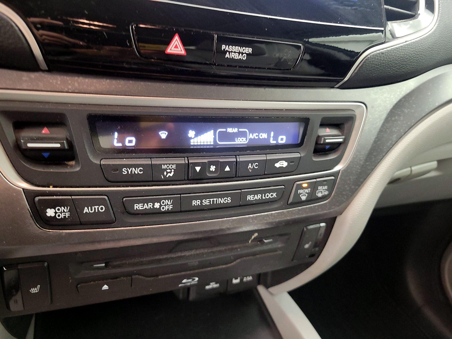 Thumbnail: 2019 Honda Pilot - 16